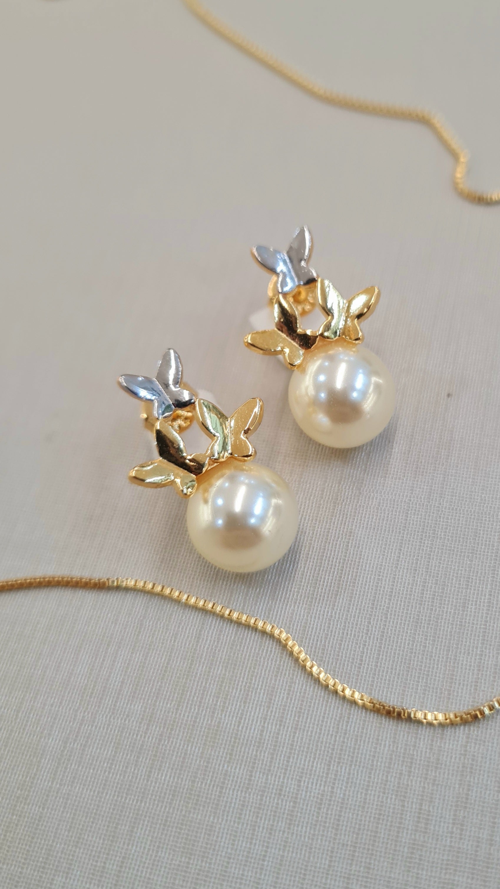 Conjunto Pérola com Detalhes Florais