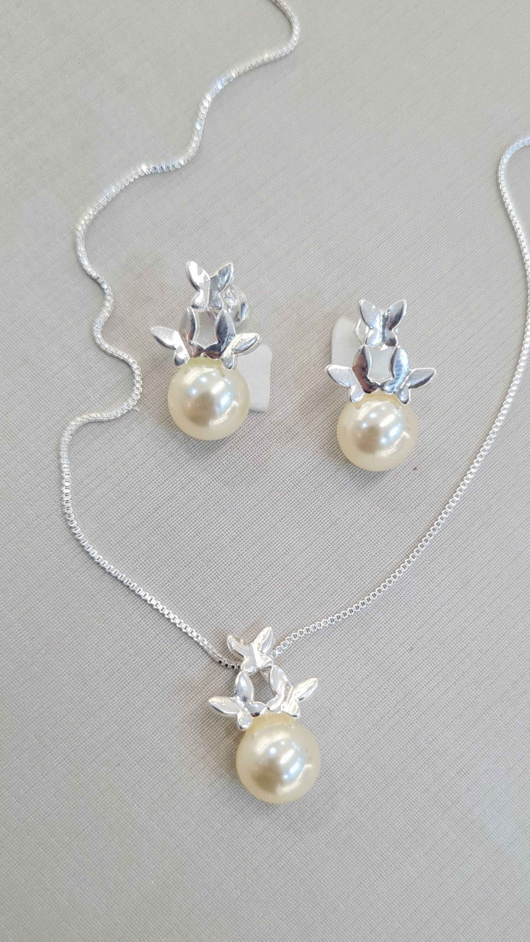 Conjunto Pérola com Detalhes Florais