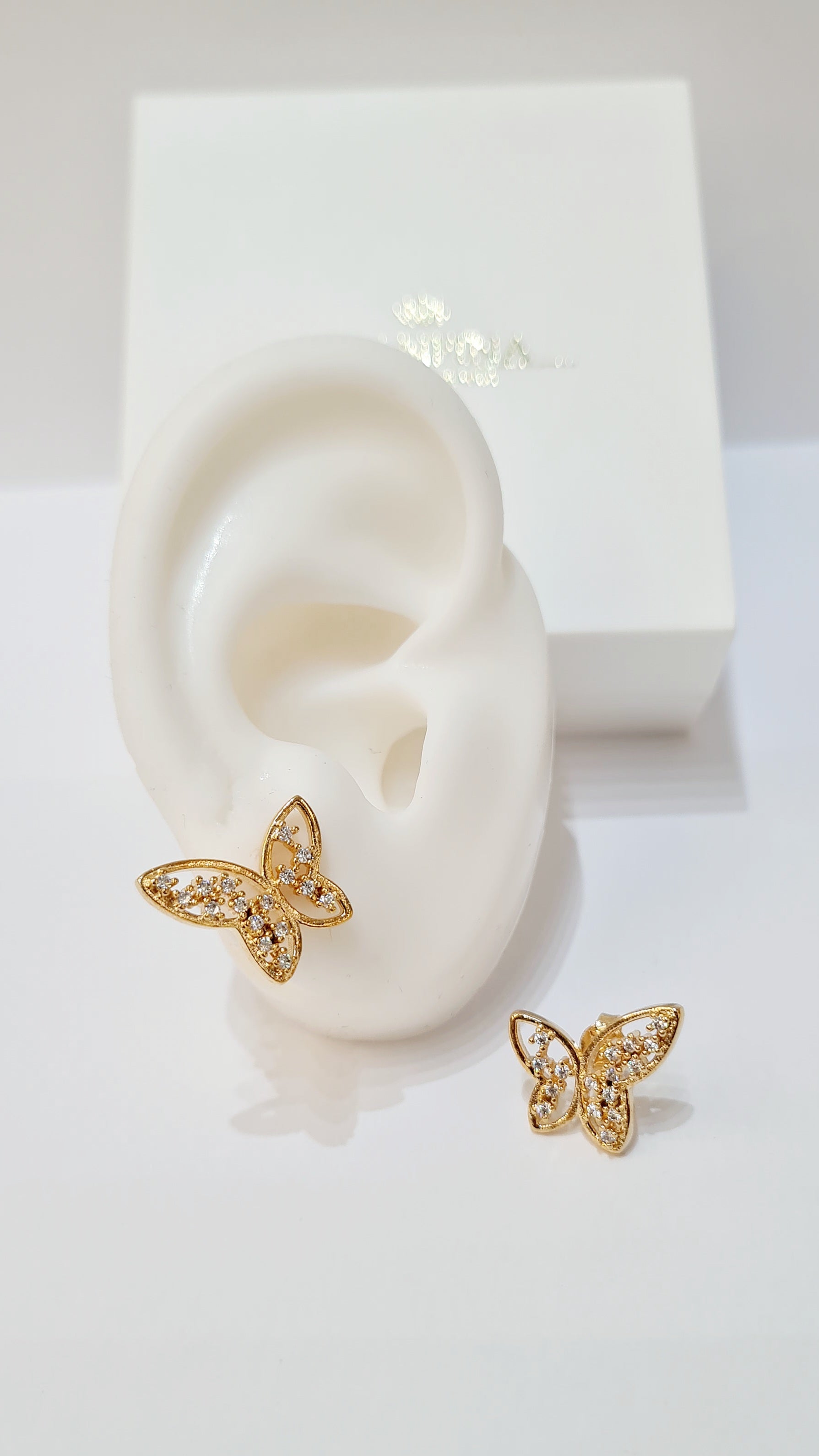 Brinco Borboleta Cravejada