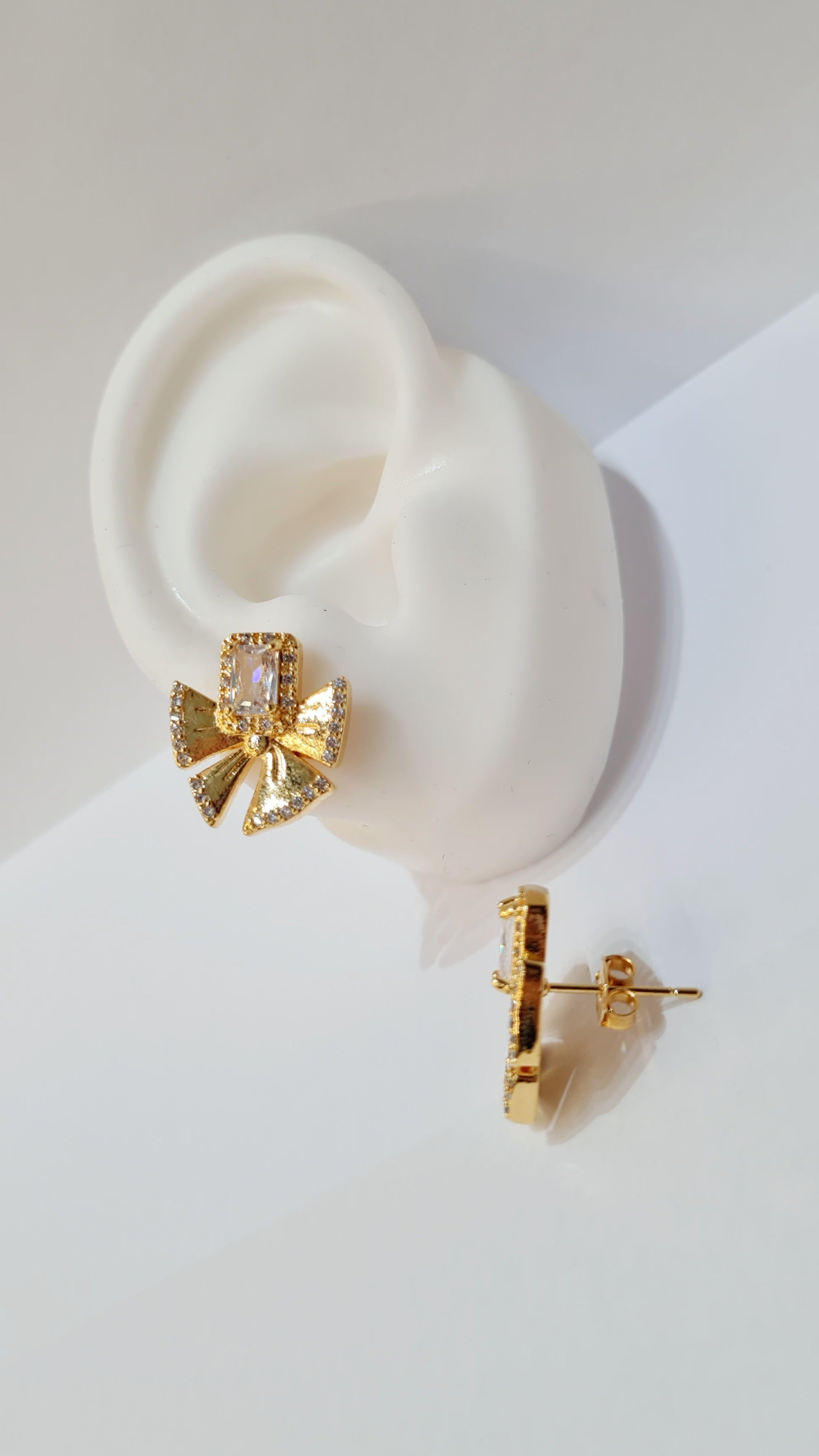 Brinco Laço com Zircônias