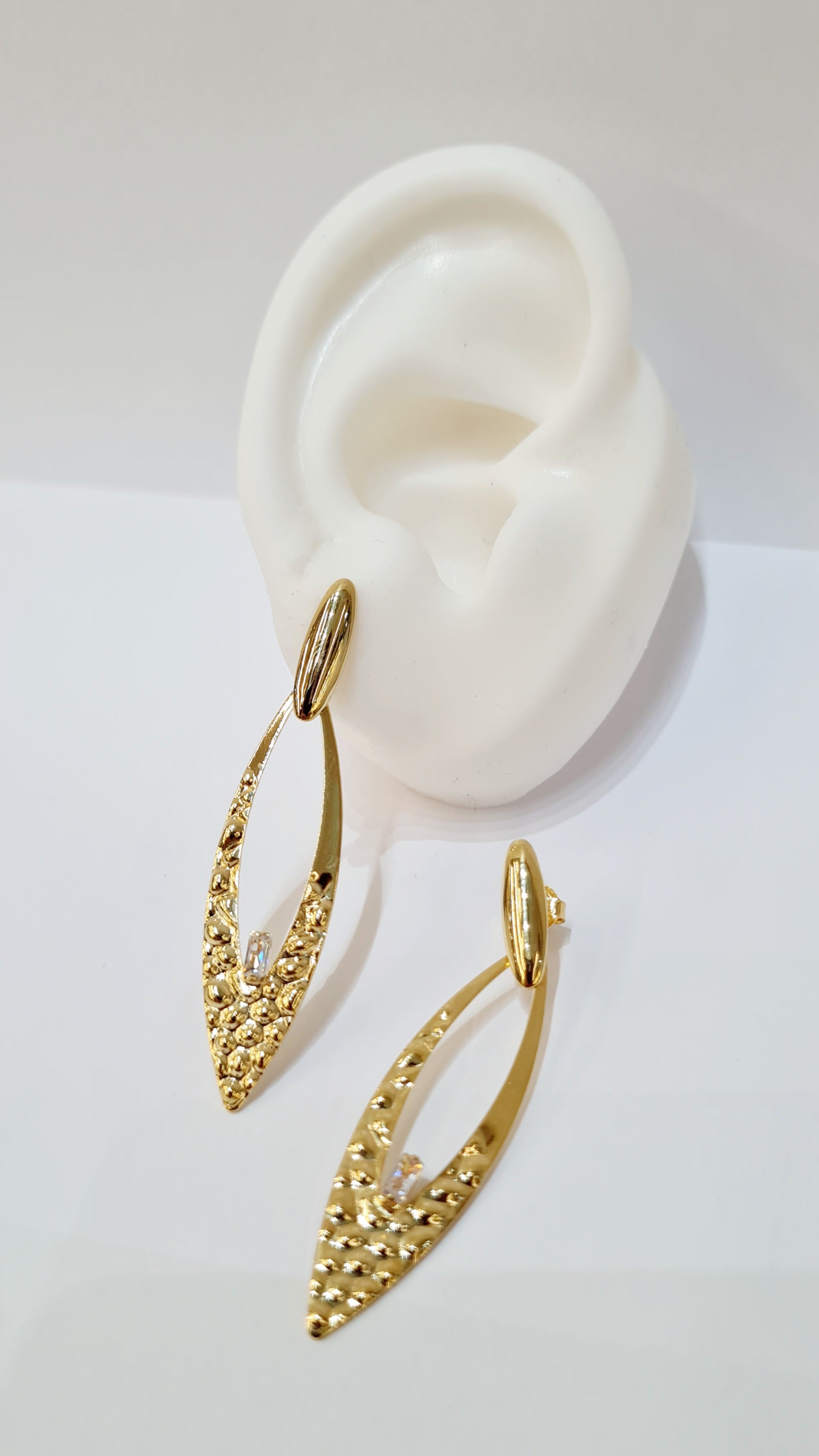 Brinco Alongado Texturizado