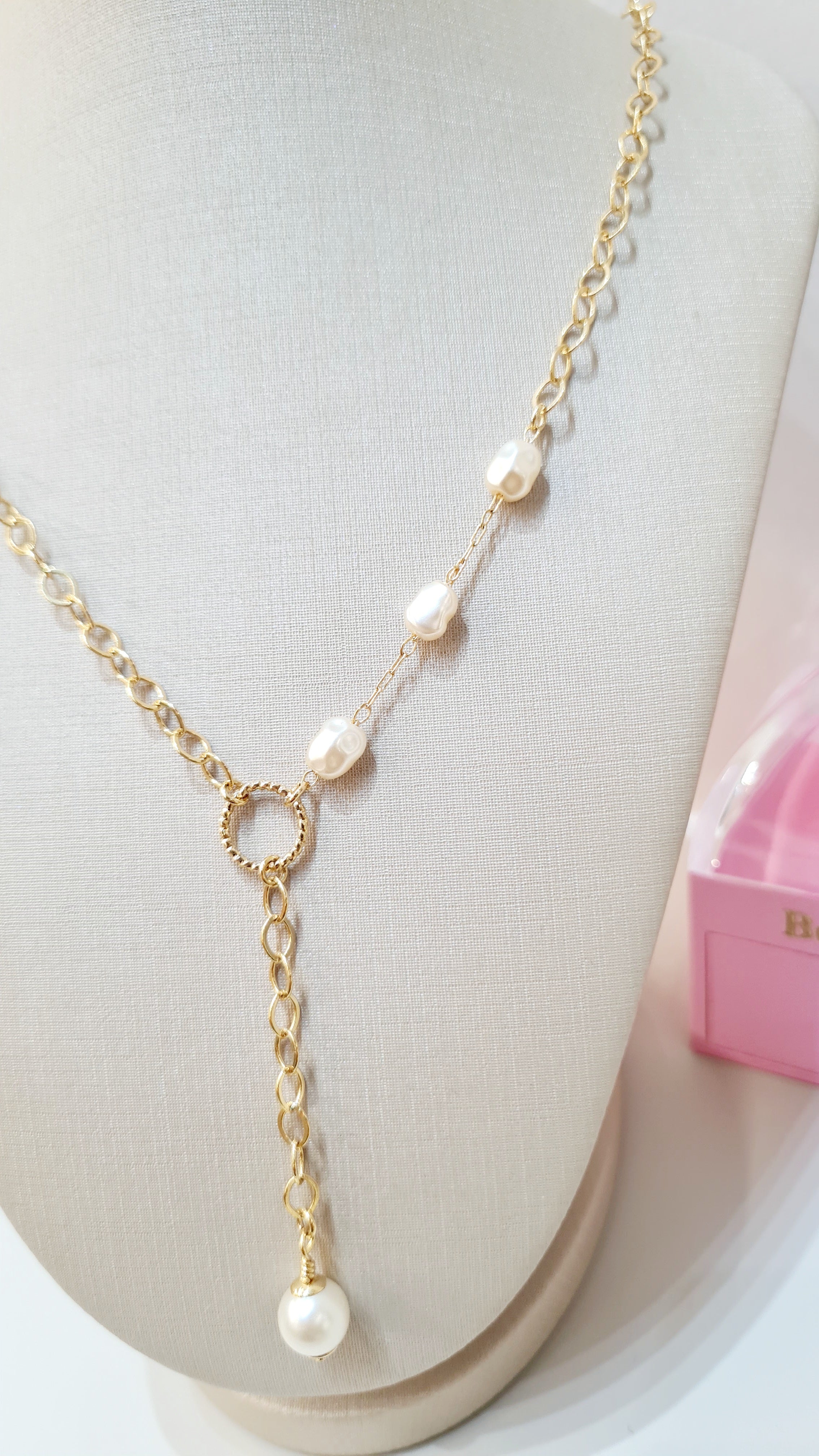 Colar Dourado com Pérolas