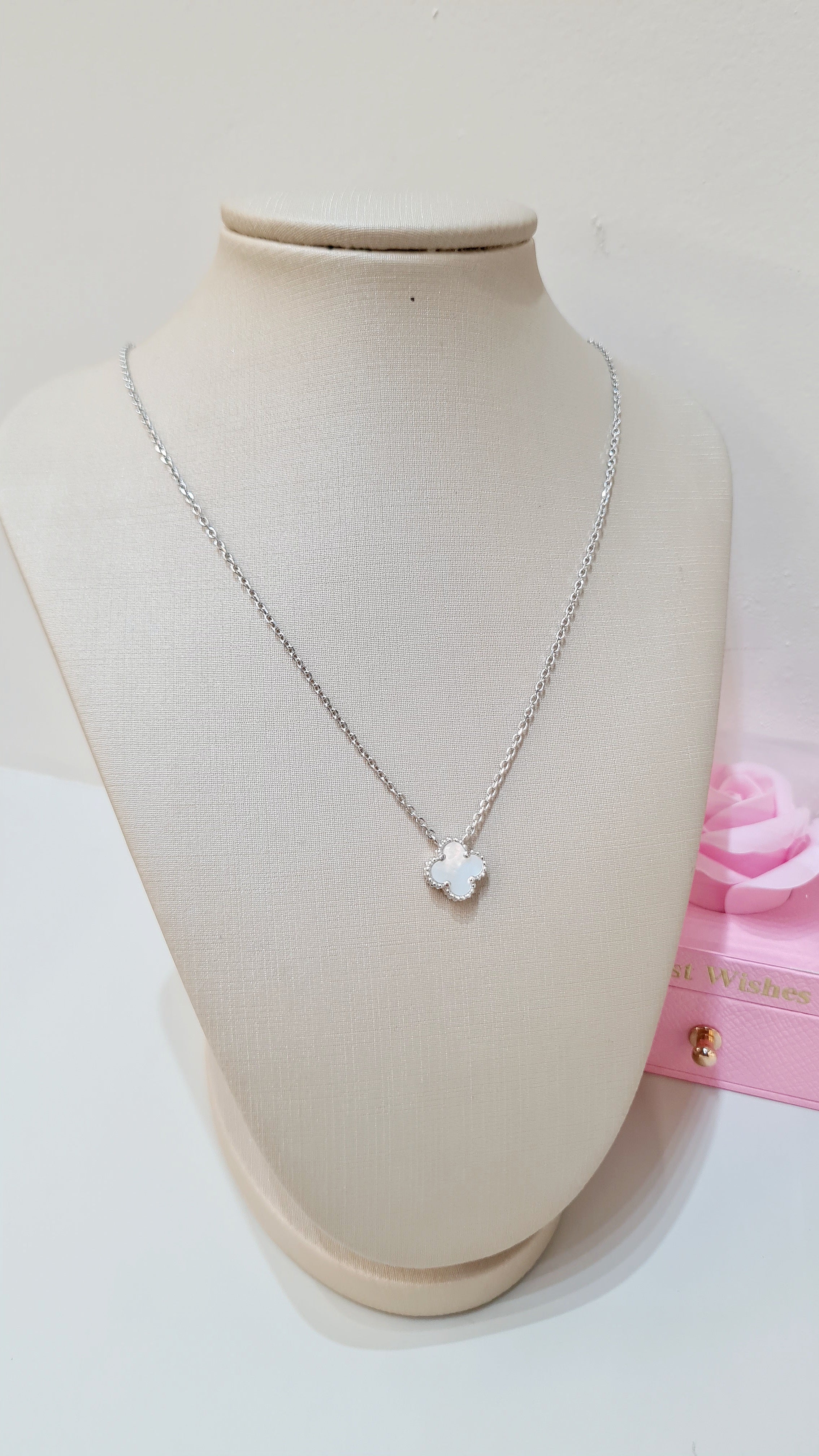 Colar Trevo em Prata 925 com Madrepérola