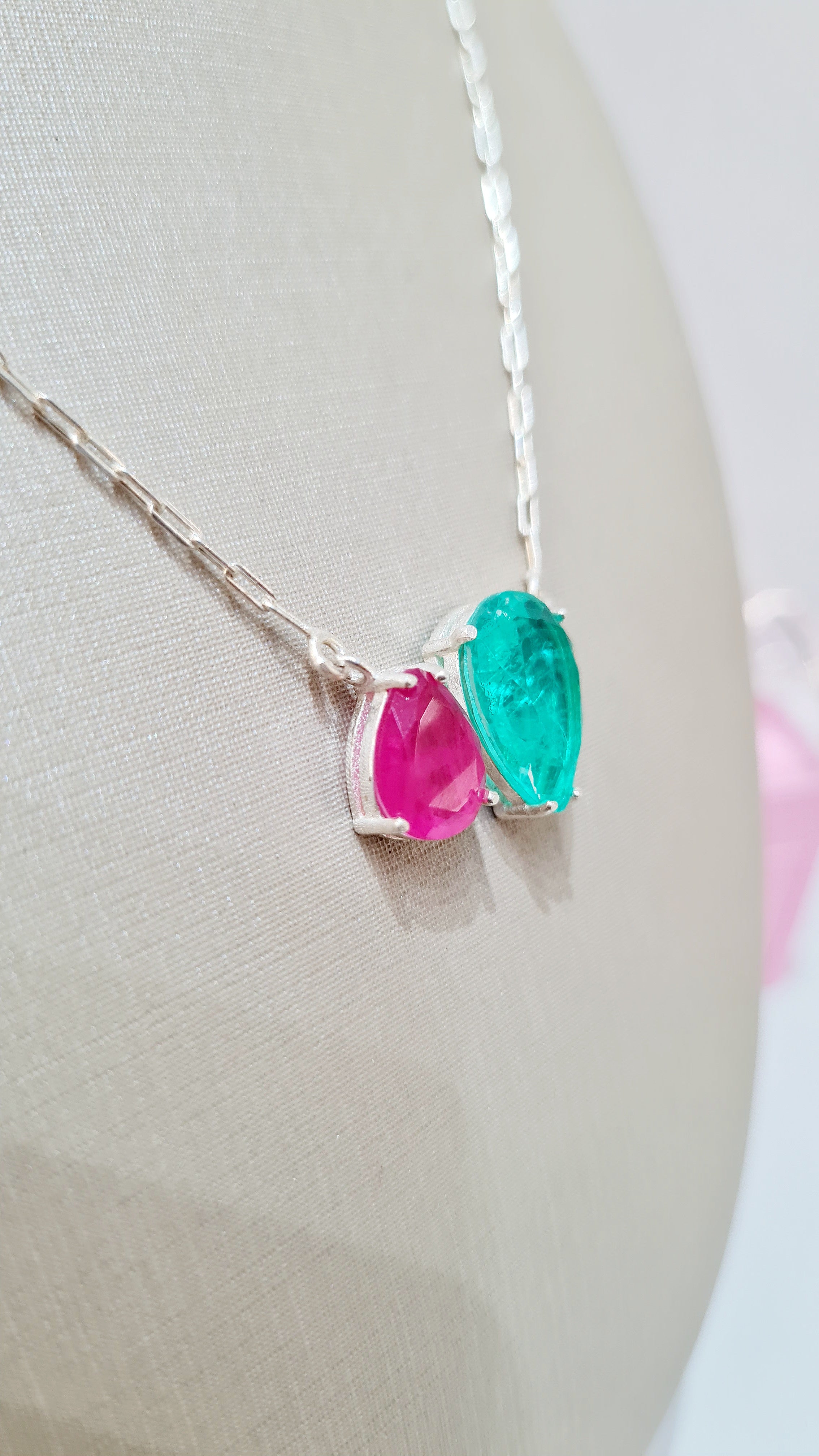 Colar em Prata 925 com Duas Gotas de Cristal Colorido