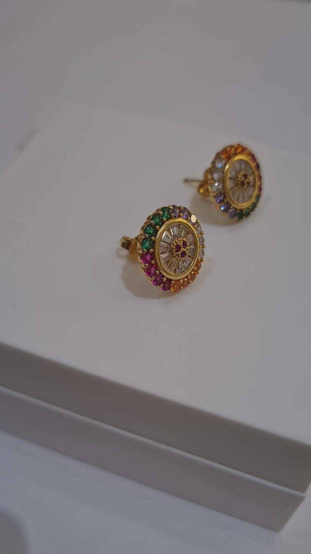 Brinco Redondo com Pedras Coloridas