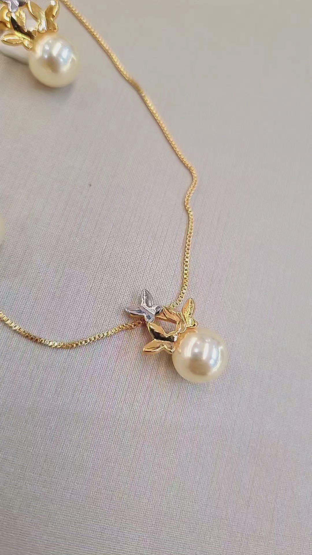 Conjunto Pérola com Detalhes Florais