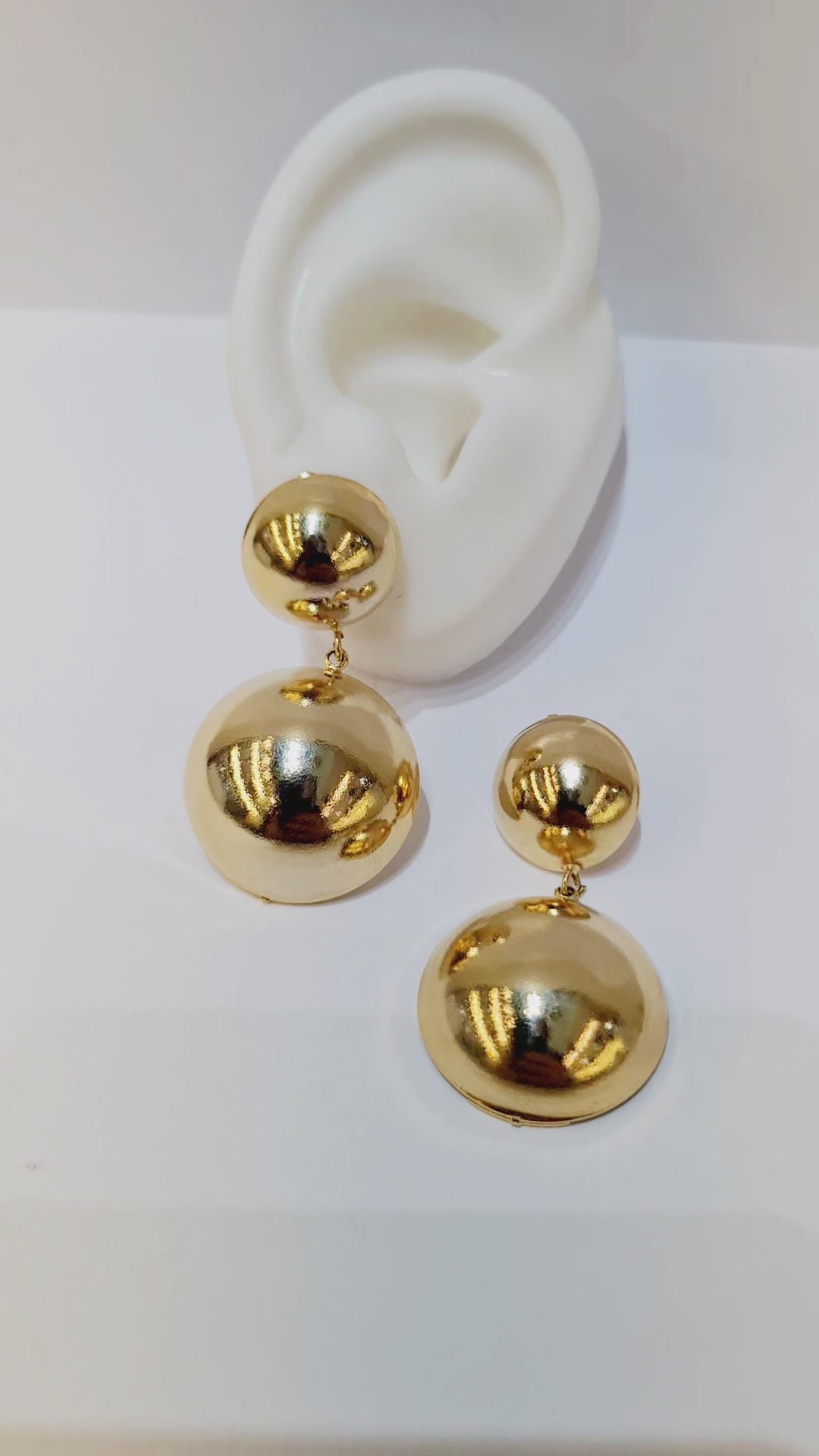 Brinco Meias Esferas Duplas