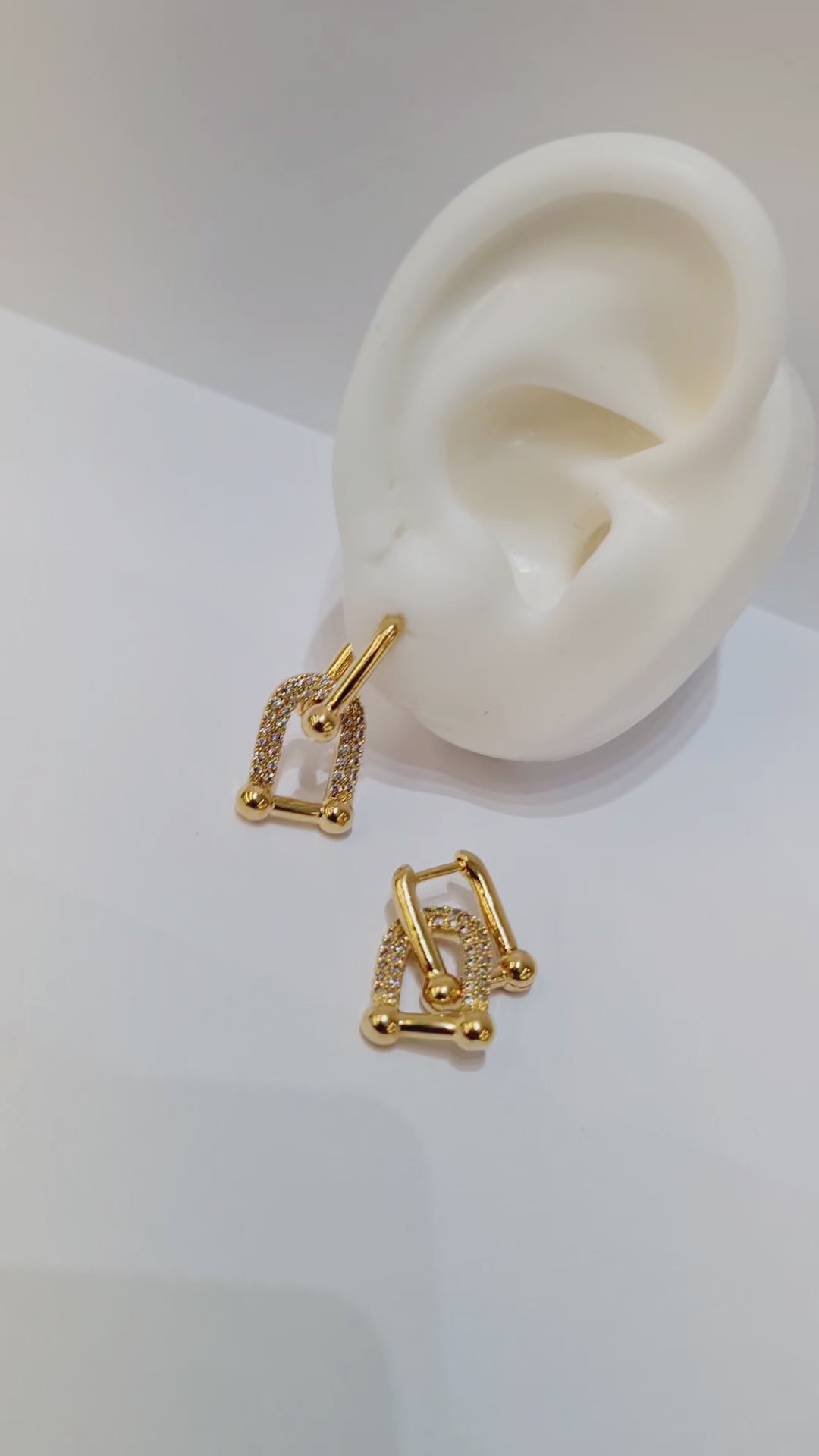 Brinco Cadeado Cravejad