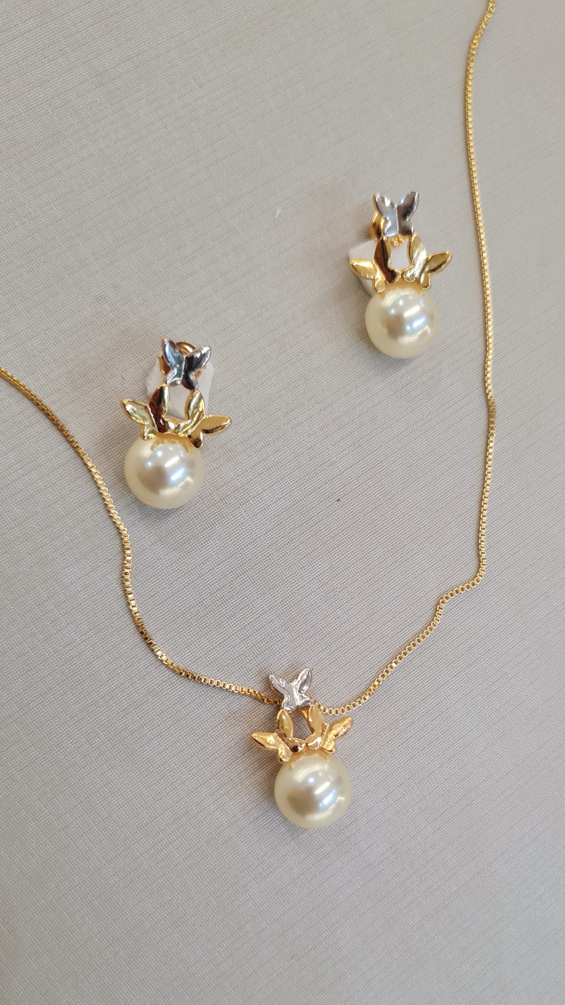 Conjunto Pérola com Detalhes Florais