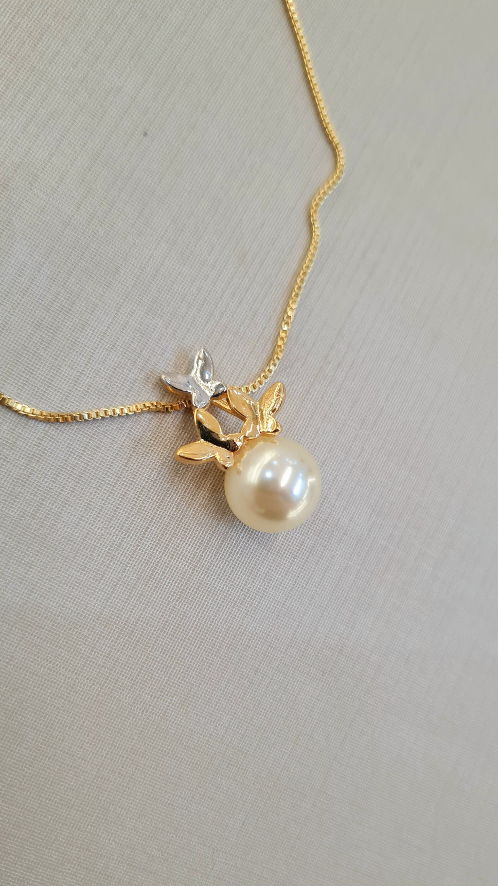 Conjunto Pérola com Detalhes Florais