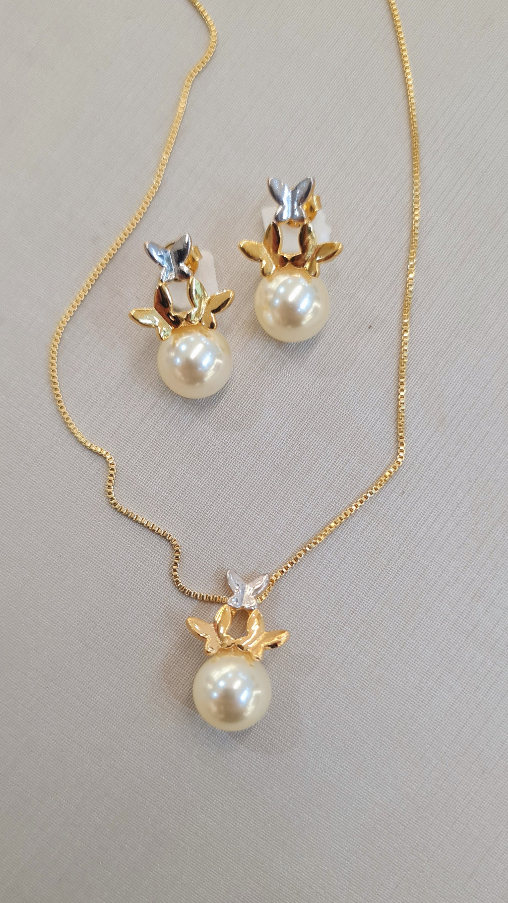 Conjunto Pérola com Detalhes Florais