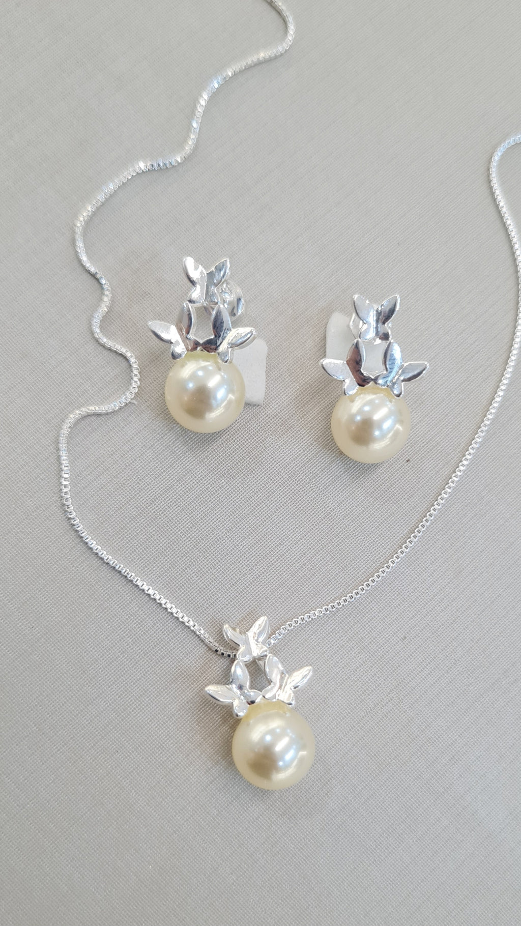 Conjunto Pérola com Detalhes Florais