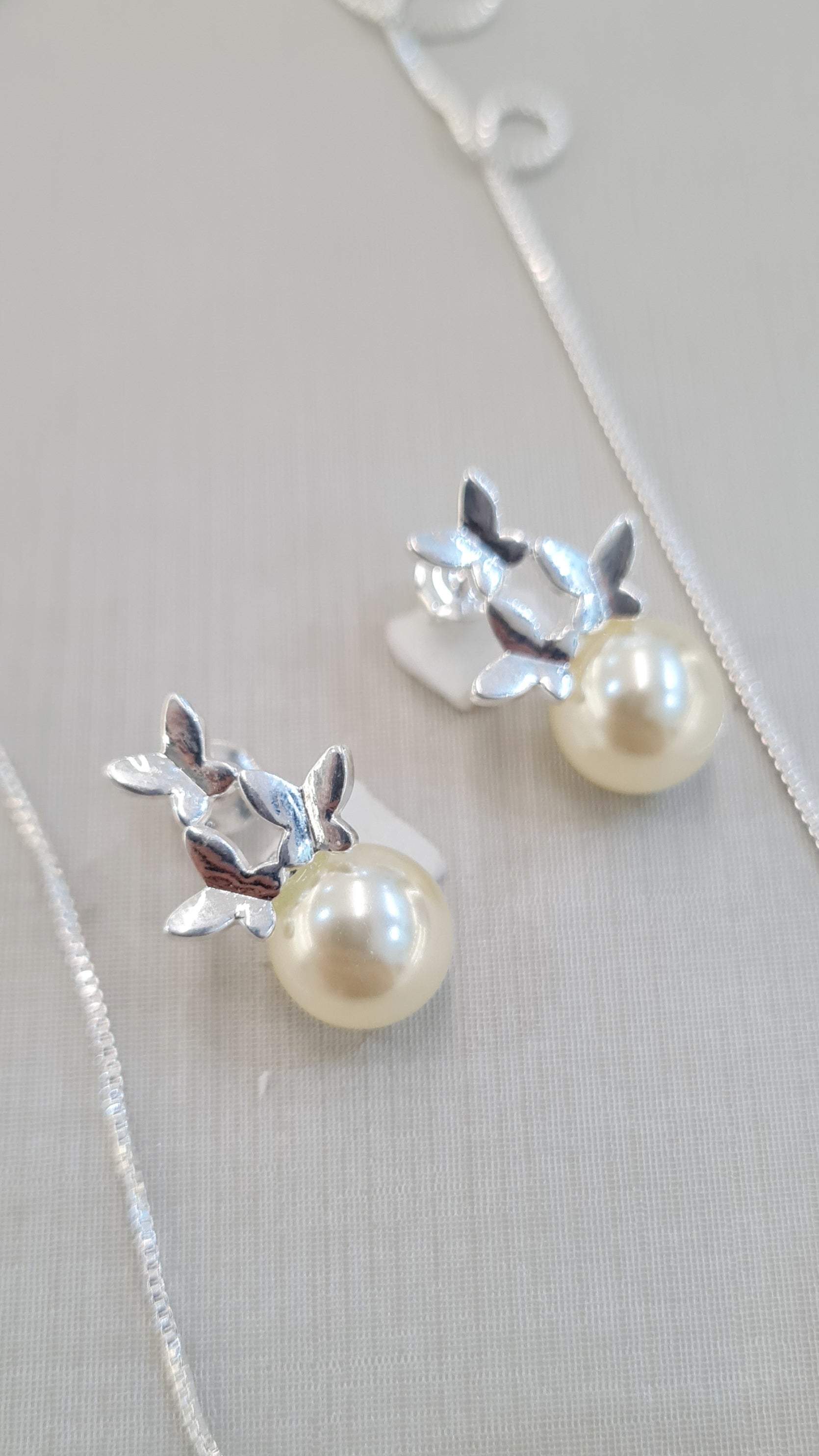 Conjunto Pérola com Detalhes Florais