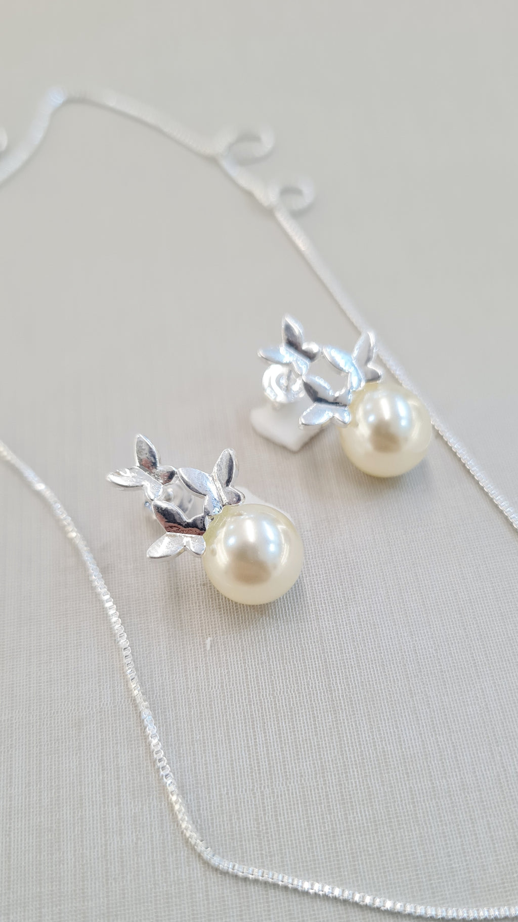 Conjunto Pérola com Detalhes Florais