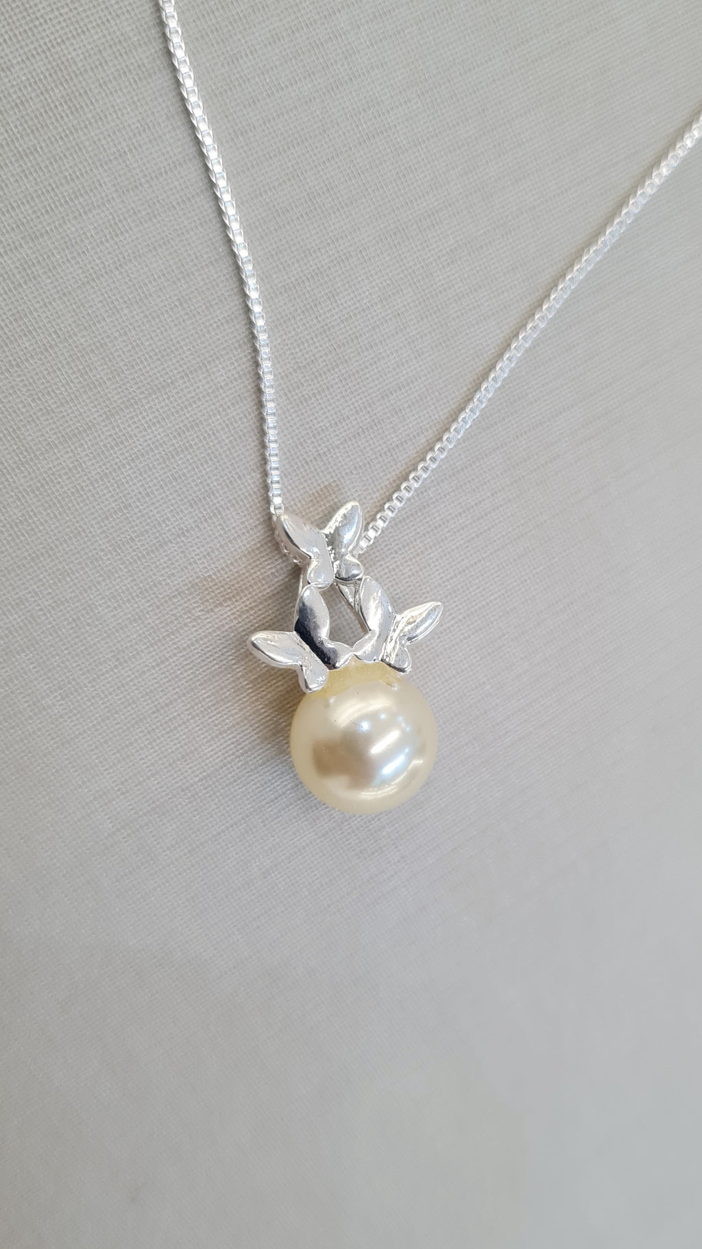 Conjunto Pérola com Detalhes Florais