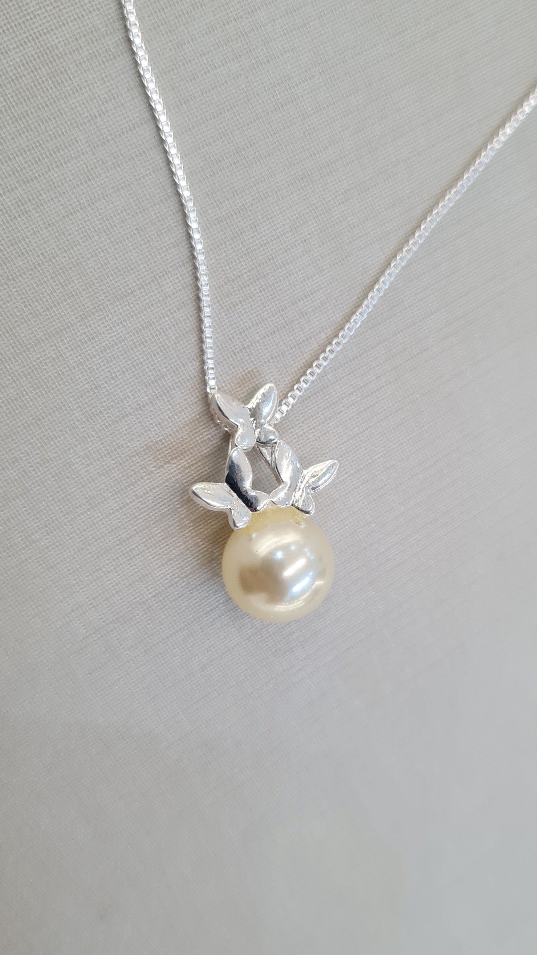 Conjunto Pérola com Detalhes Florais