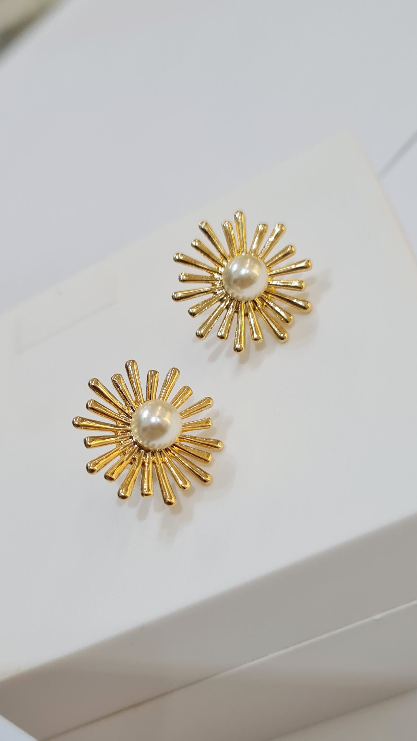 Brinco Flor do Sol com Pérola