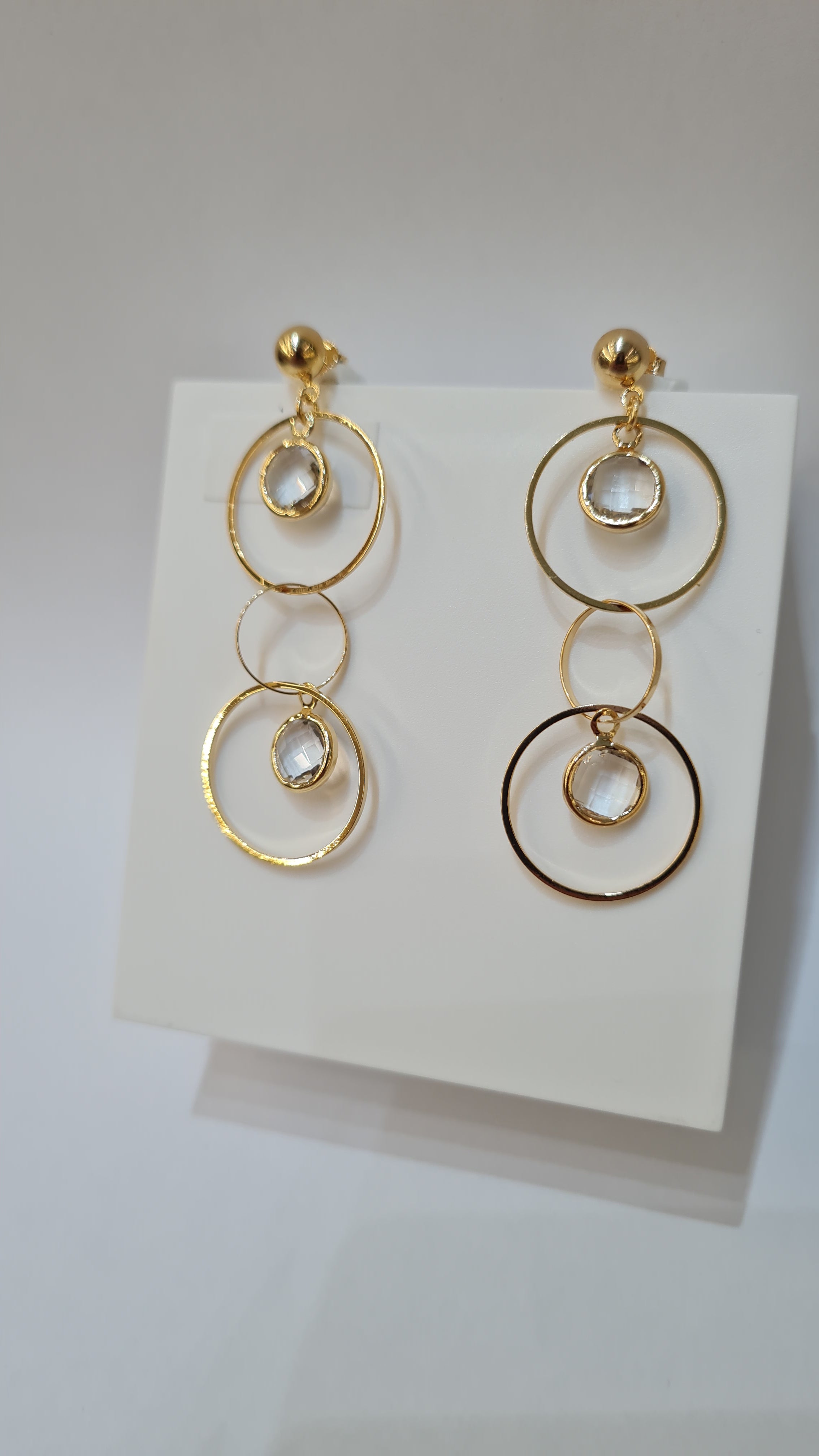 Brinco Geométrico com Pedra Transparente