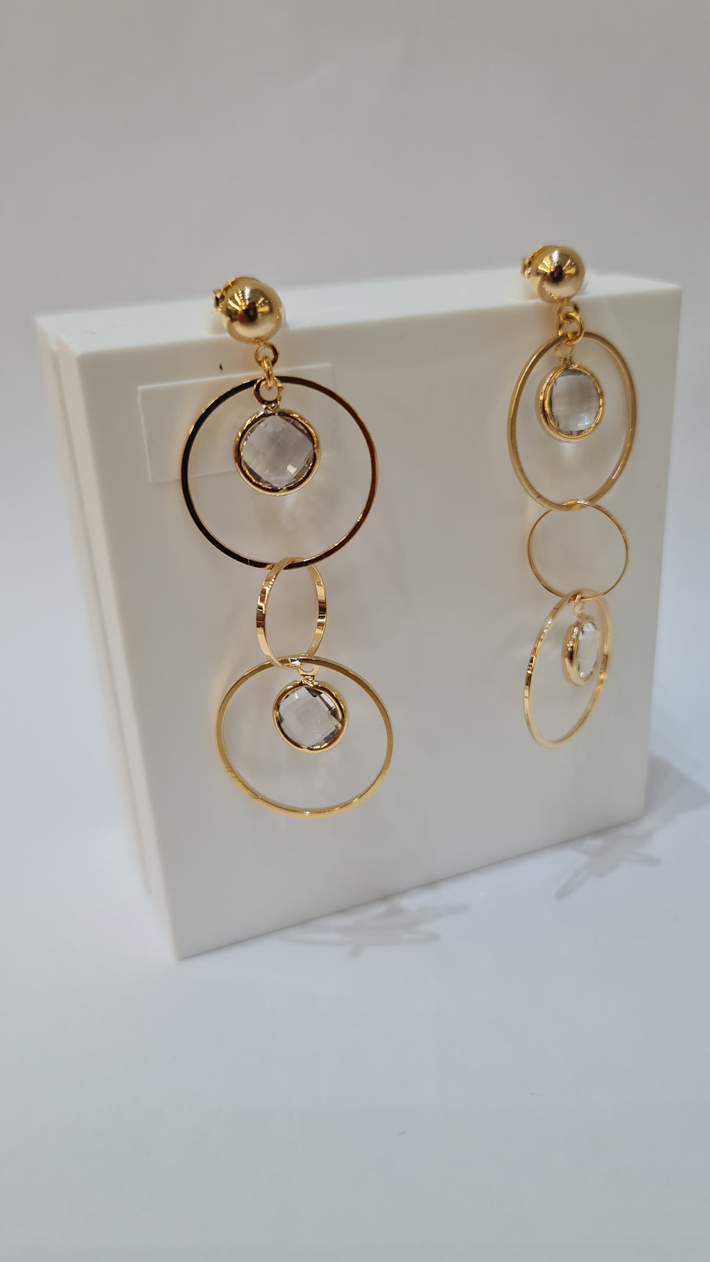 Brinco Geométrico com Pedra Transparente