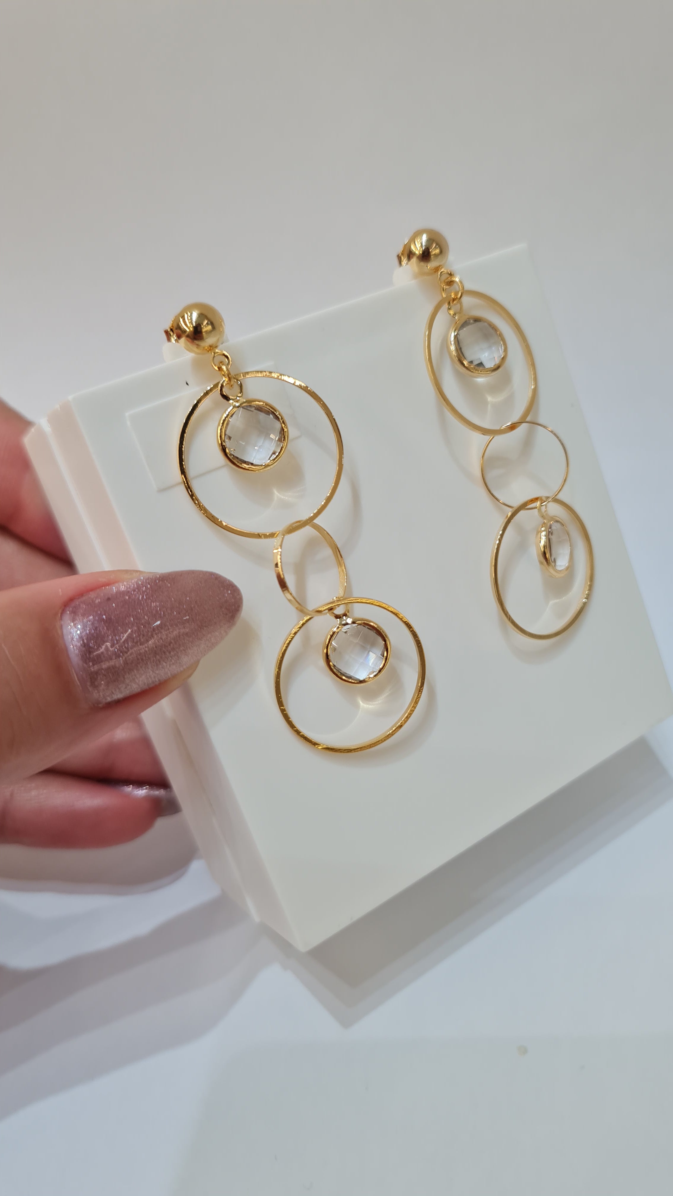 Brinco Geométrico com Pedra Transparente