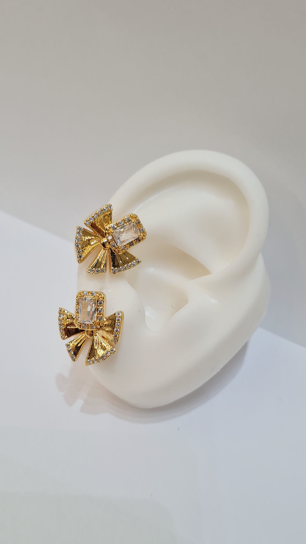 Brinco Laço com Zircônias