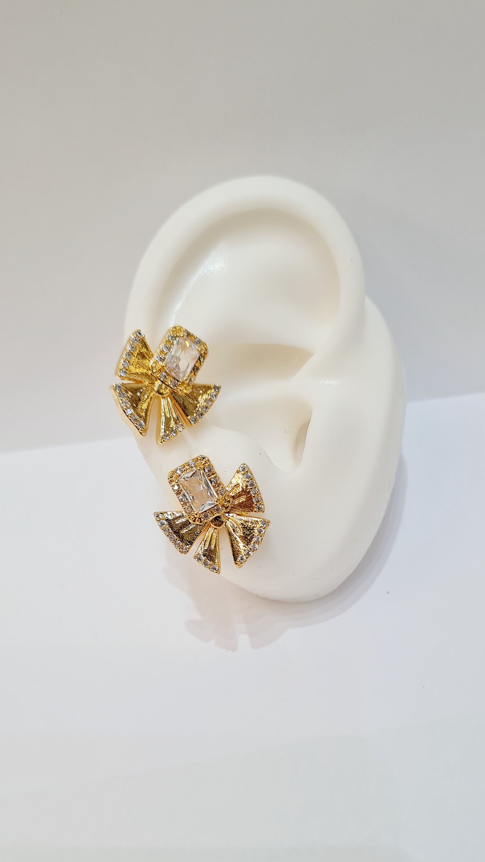 Brinco Laço com Zircônias