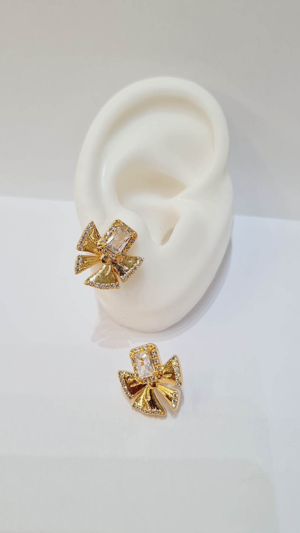 Brinco Laço com Zircônias