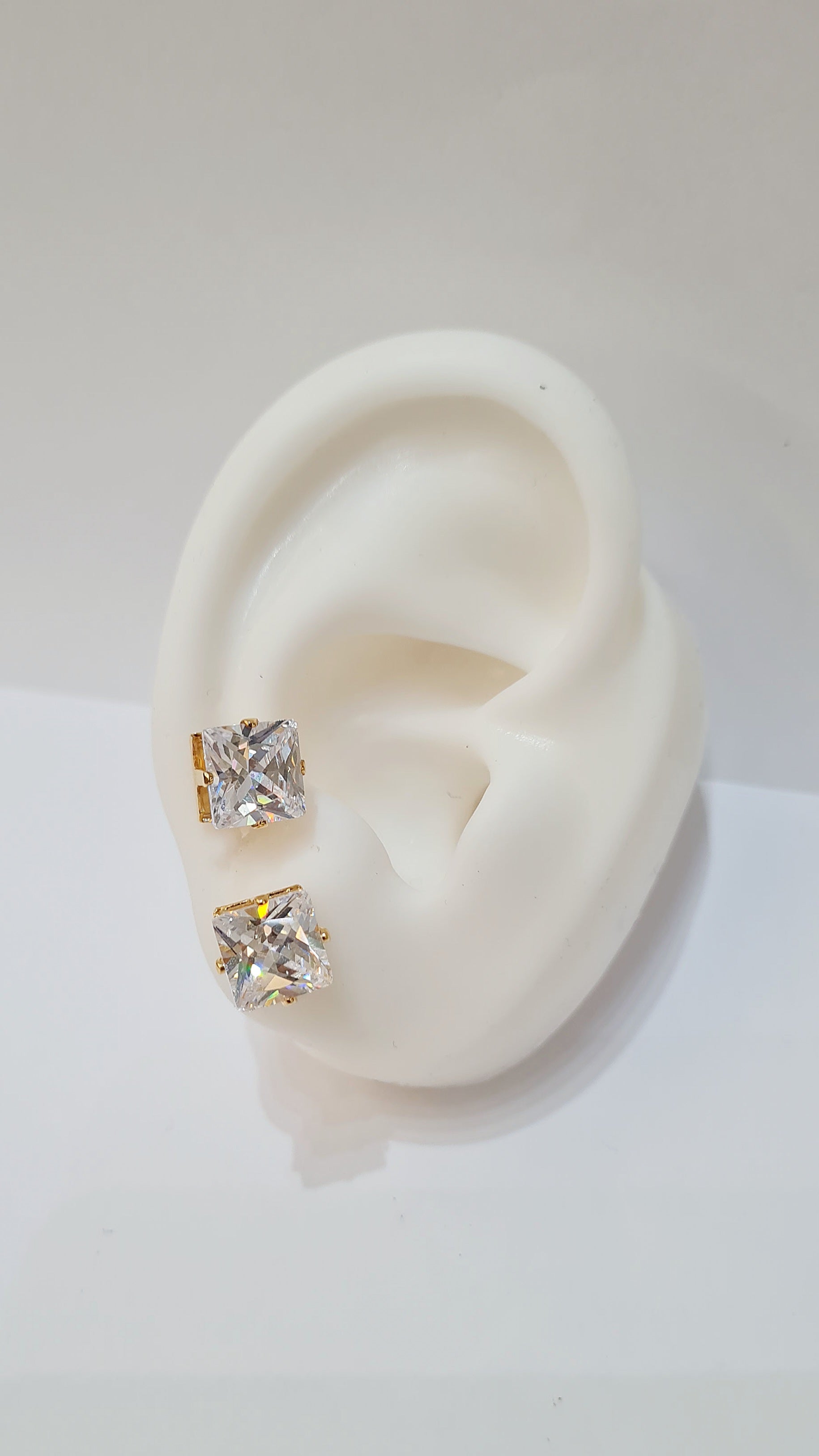 Brinco Solitário Quadrado