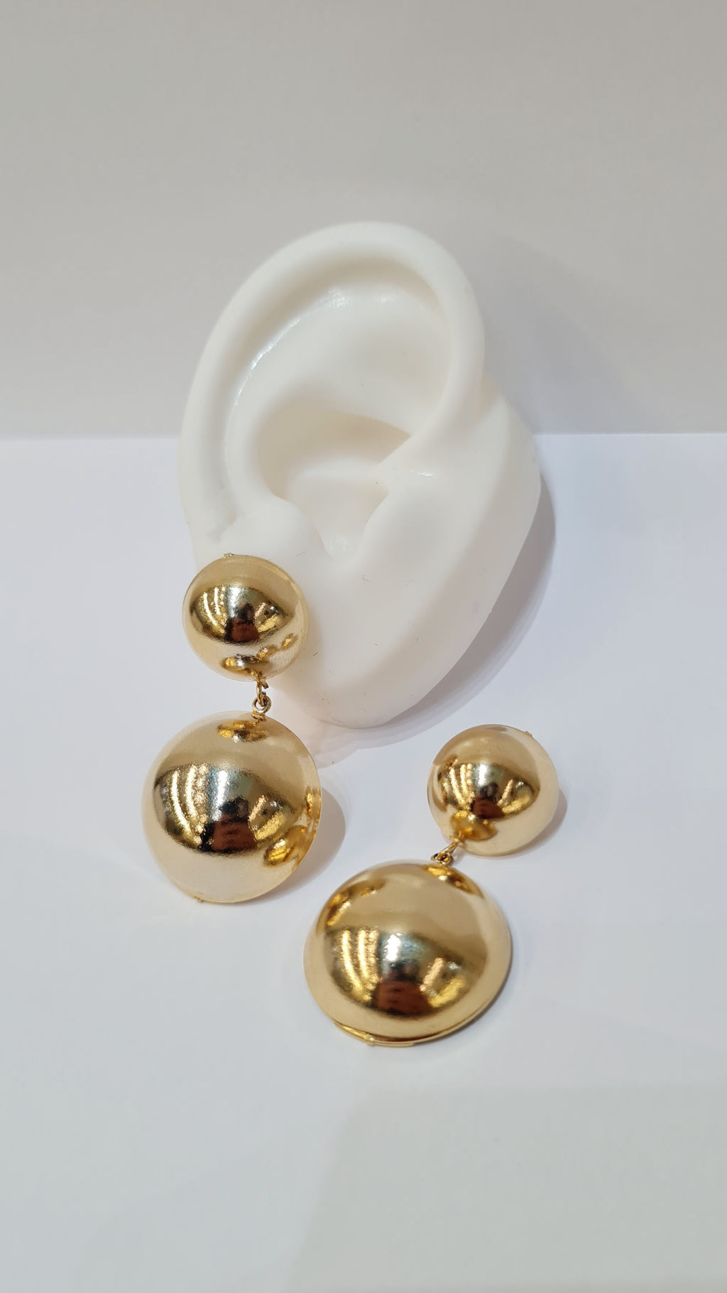 Brinco Meias Esferas Duplas