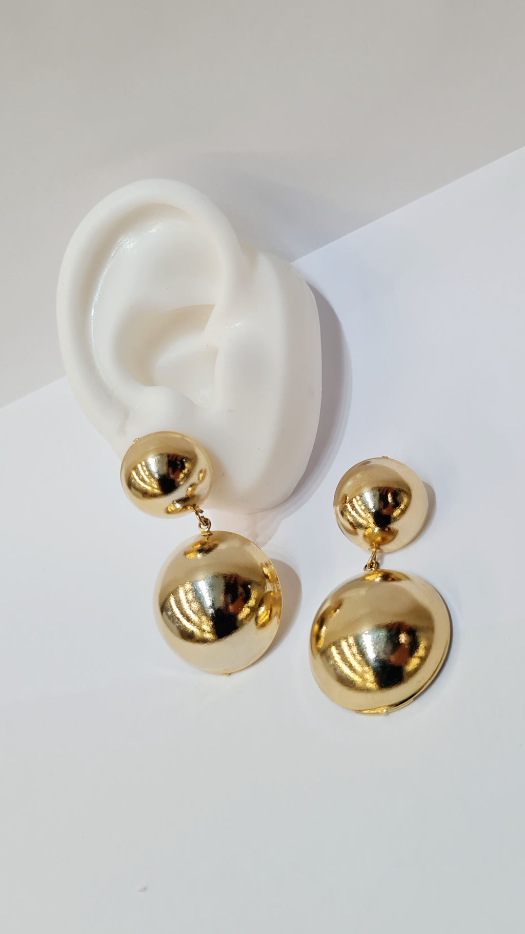 Brinco Meias Esferas Duplas