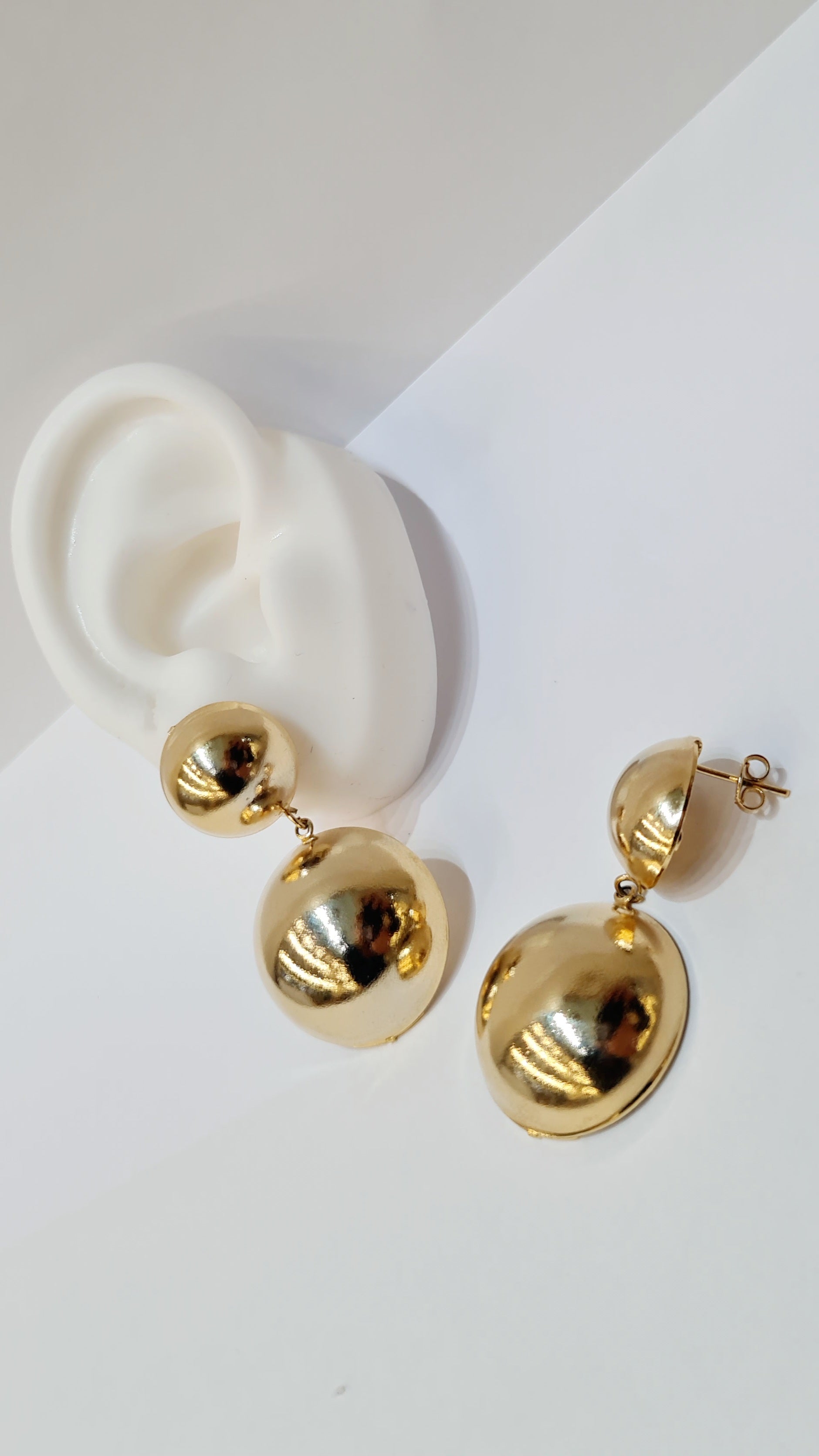 Brinco Meias Esferas Duplas