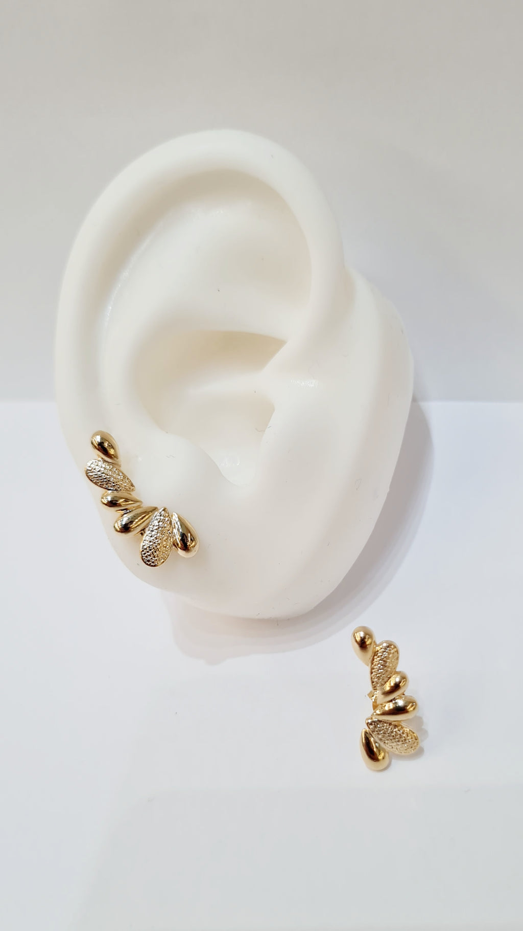 Ear Climber Gota Texturizada