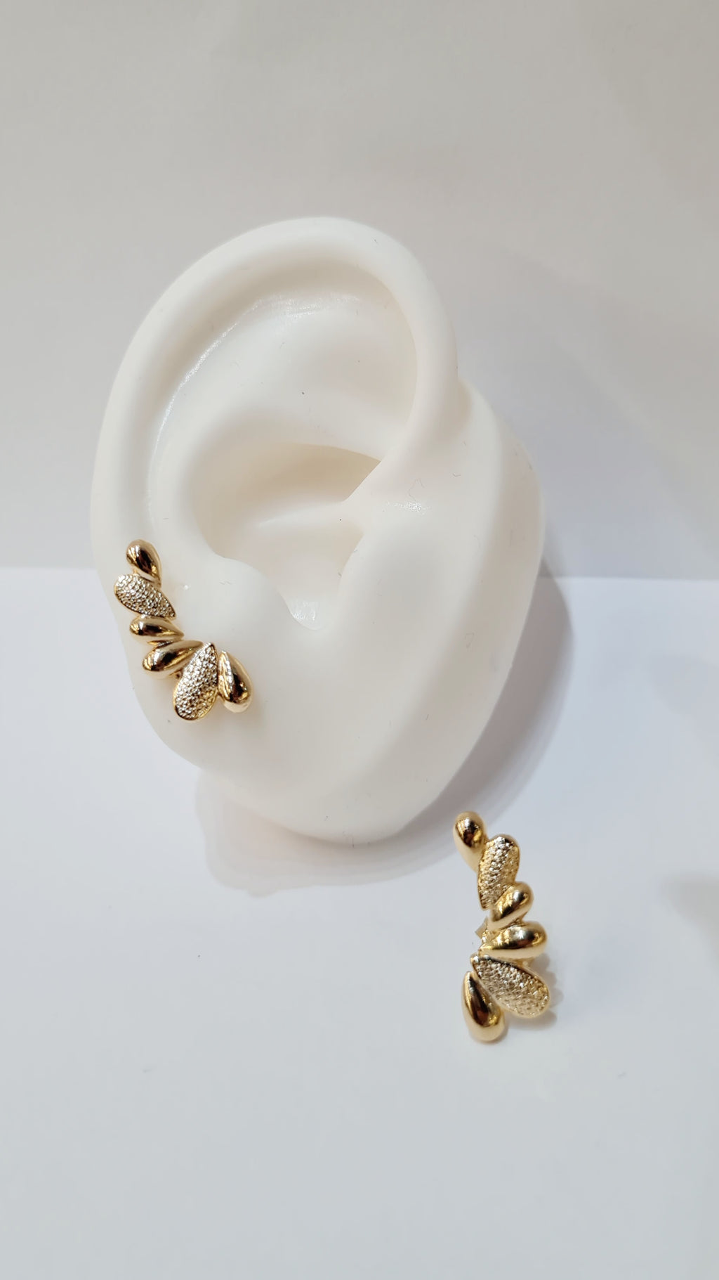 Ear Climber Gota Texturizada