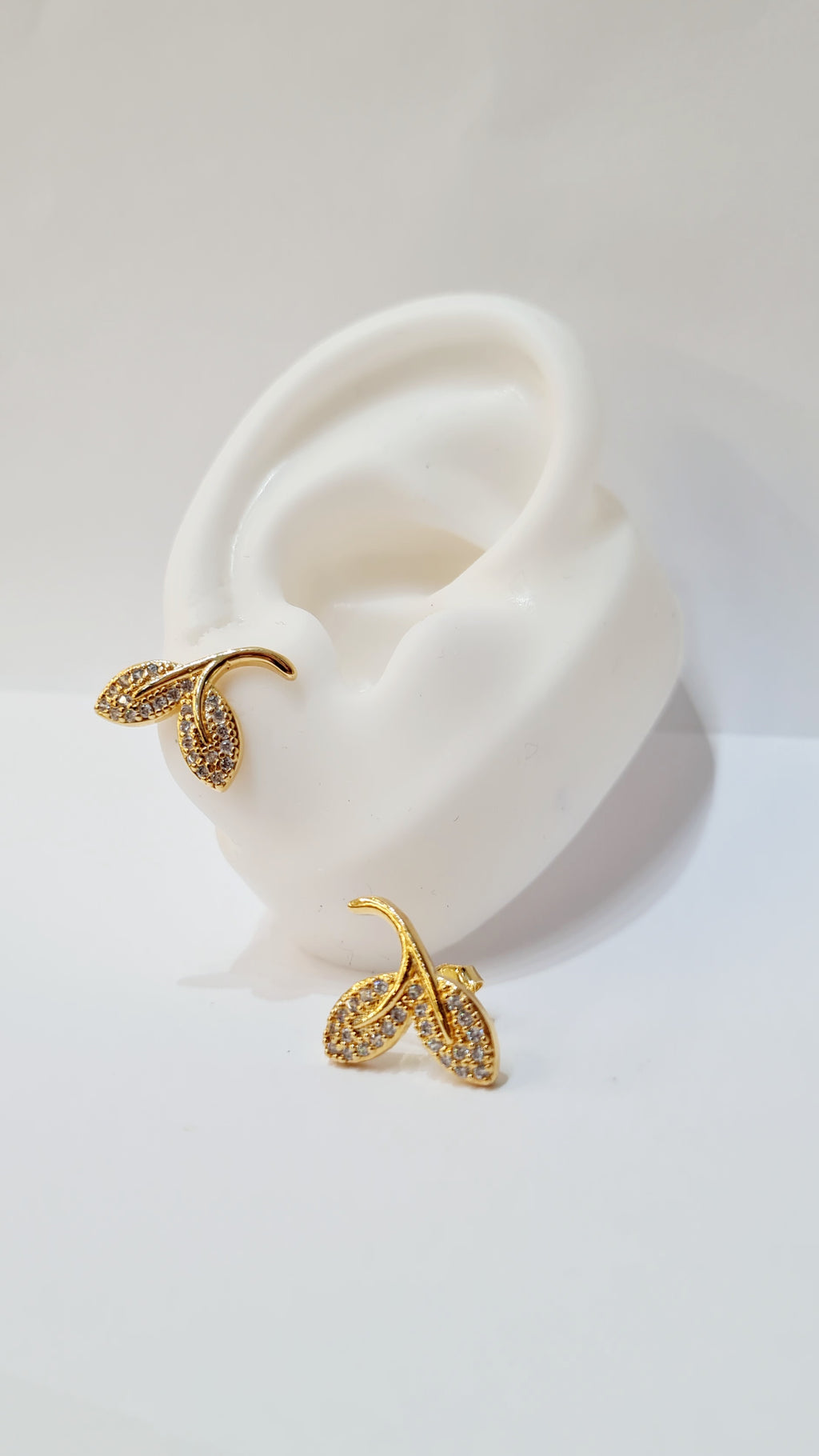 Brinco Folhas com Zircônias