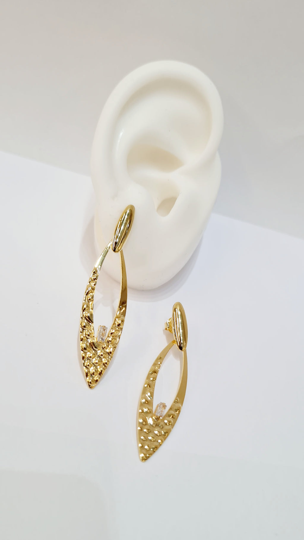 Brinco Alongado Texturizado