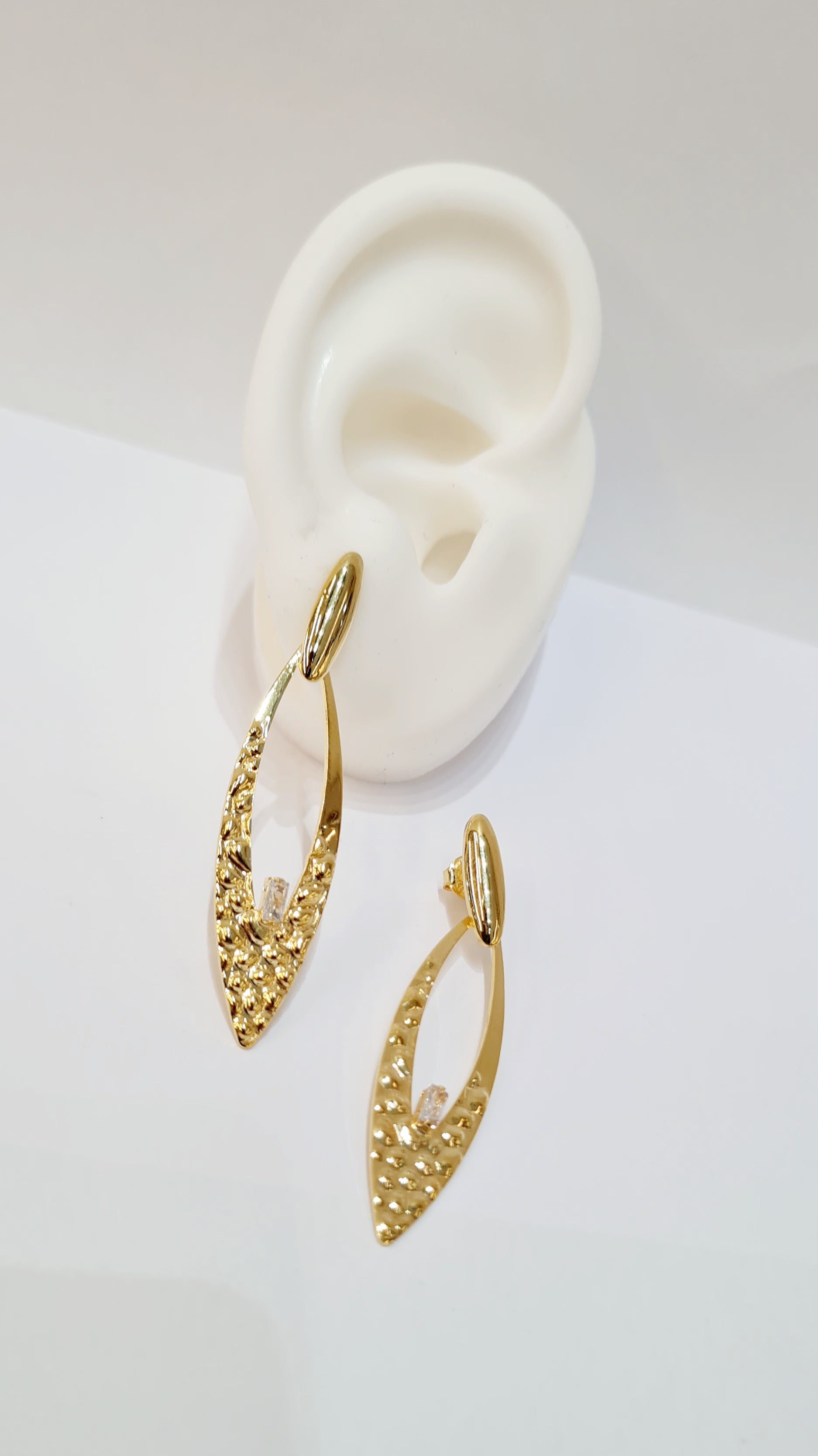 Brinco Alongado Texturizado