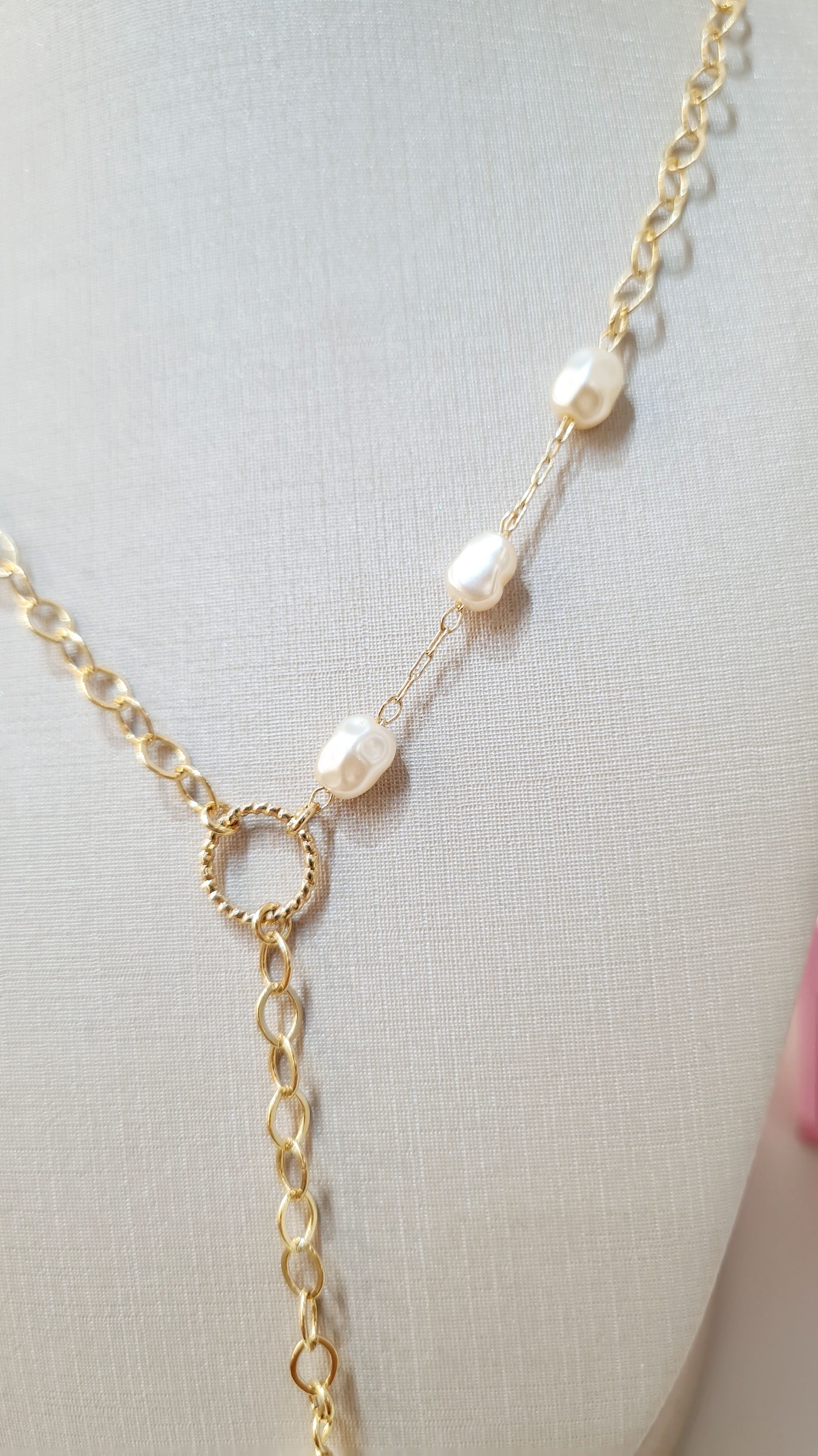 Colar Dourado com Pérolas