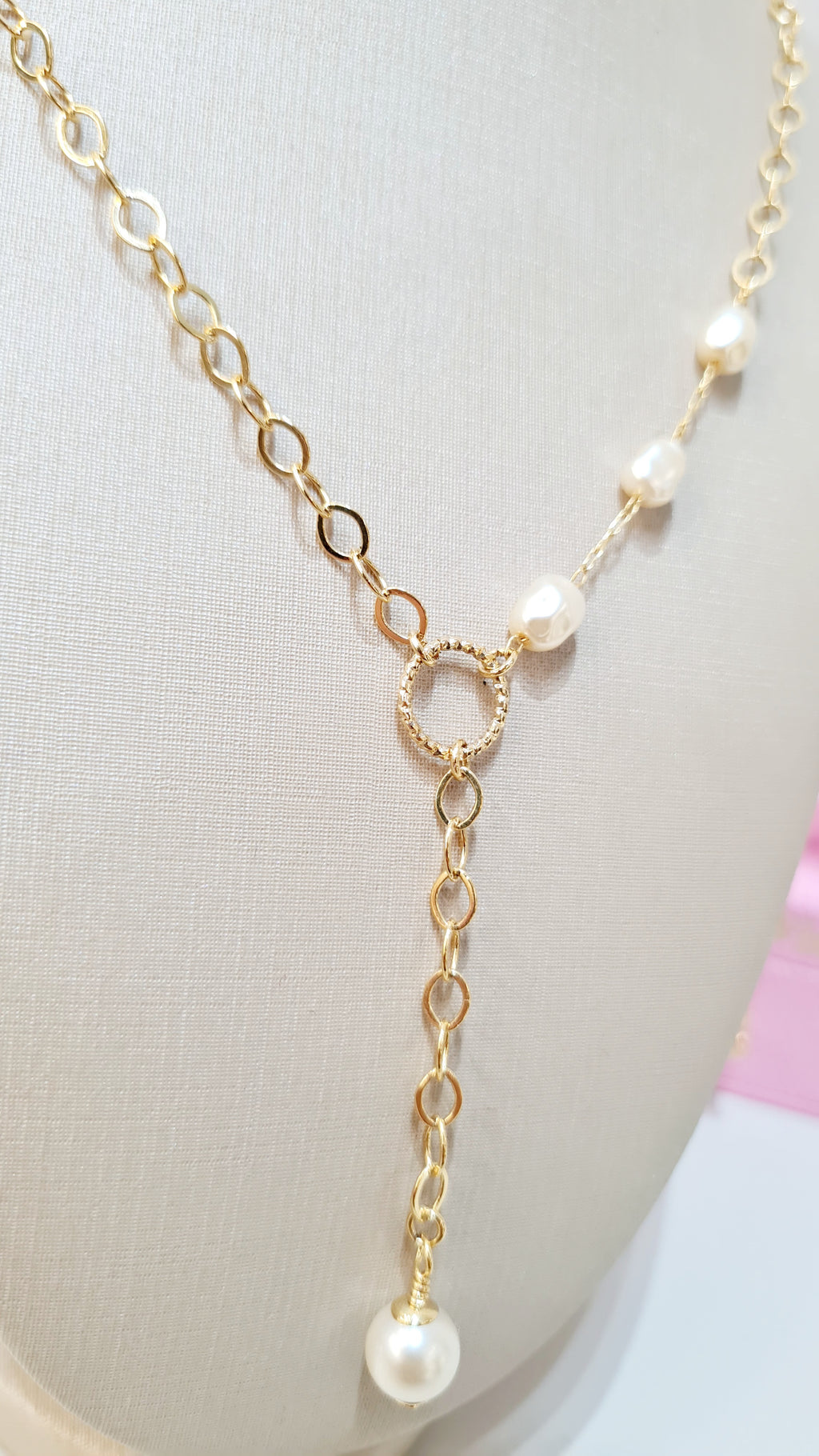 Colar Dourado com Pérolas