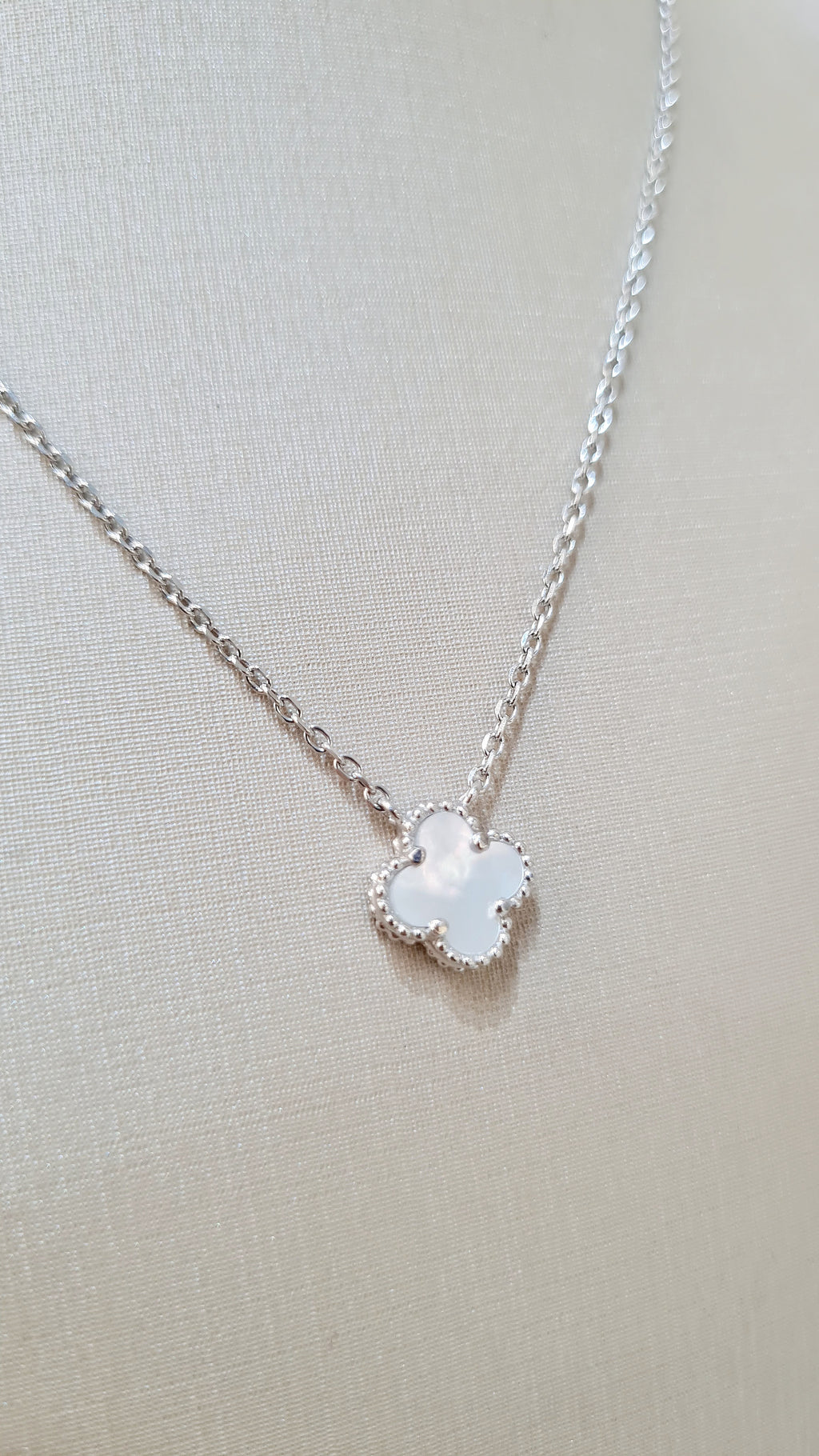 Colar Trevo em Prata 925 com Madrepérola