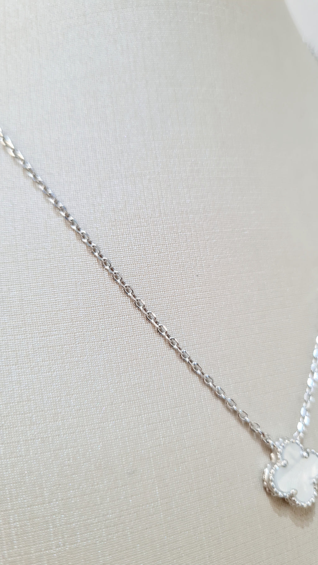 Colar Trevo em Prata 925 com Madrepérola