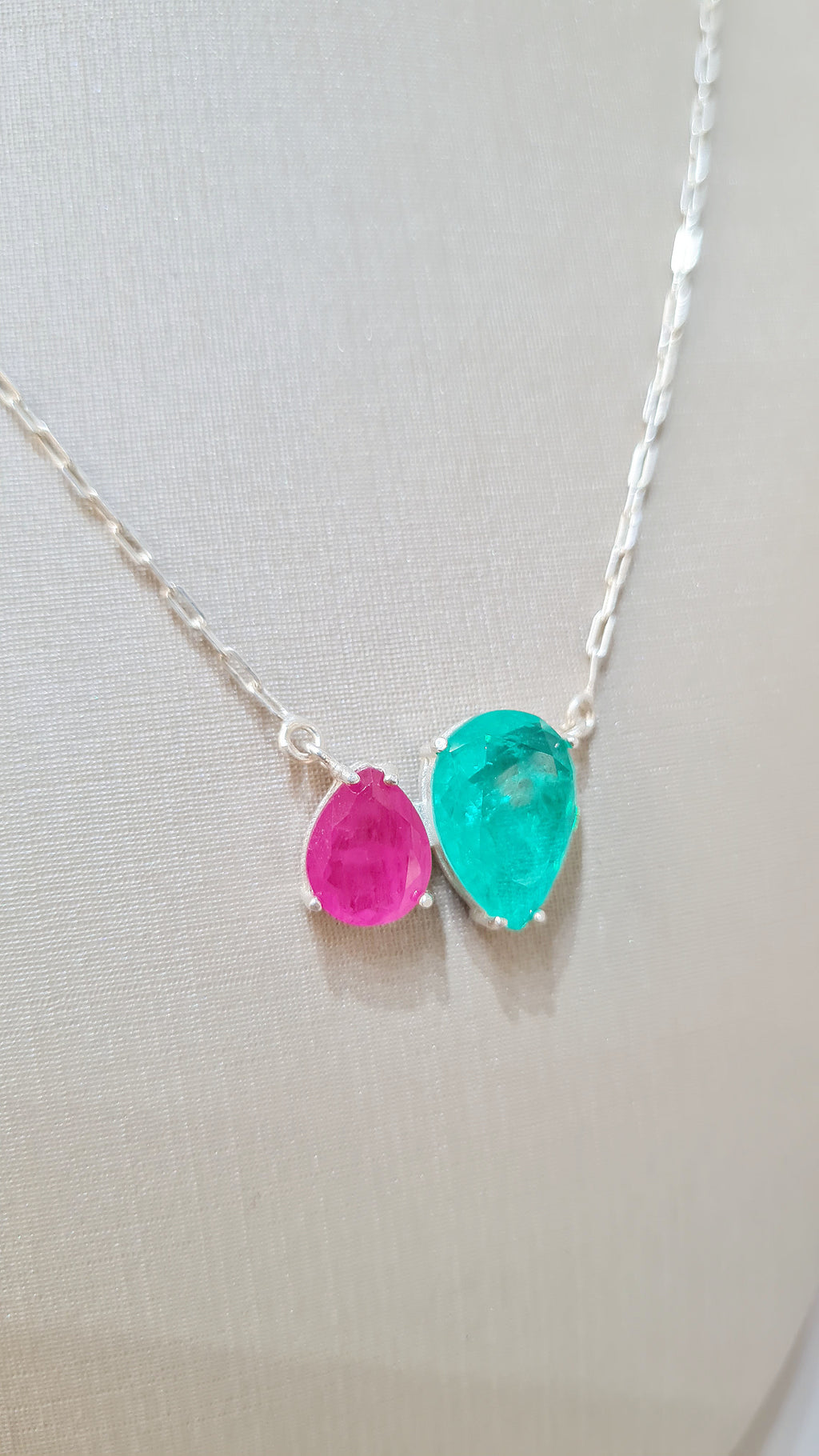 Colar em Prata 925 com Duas Gotas de Cristal Colorido