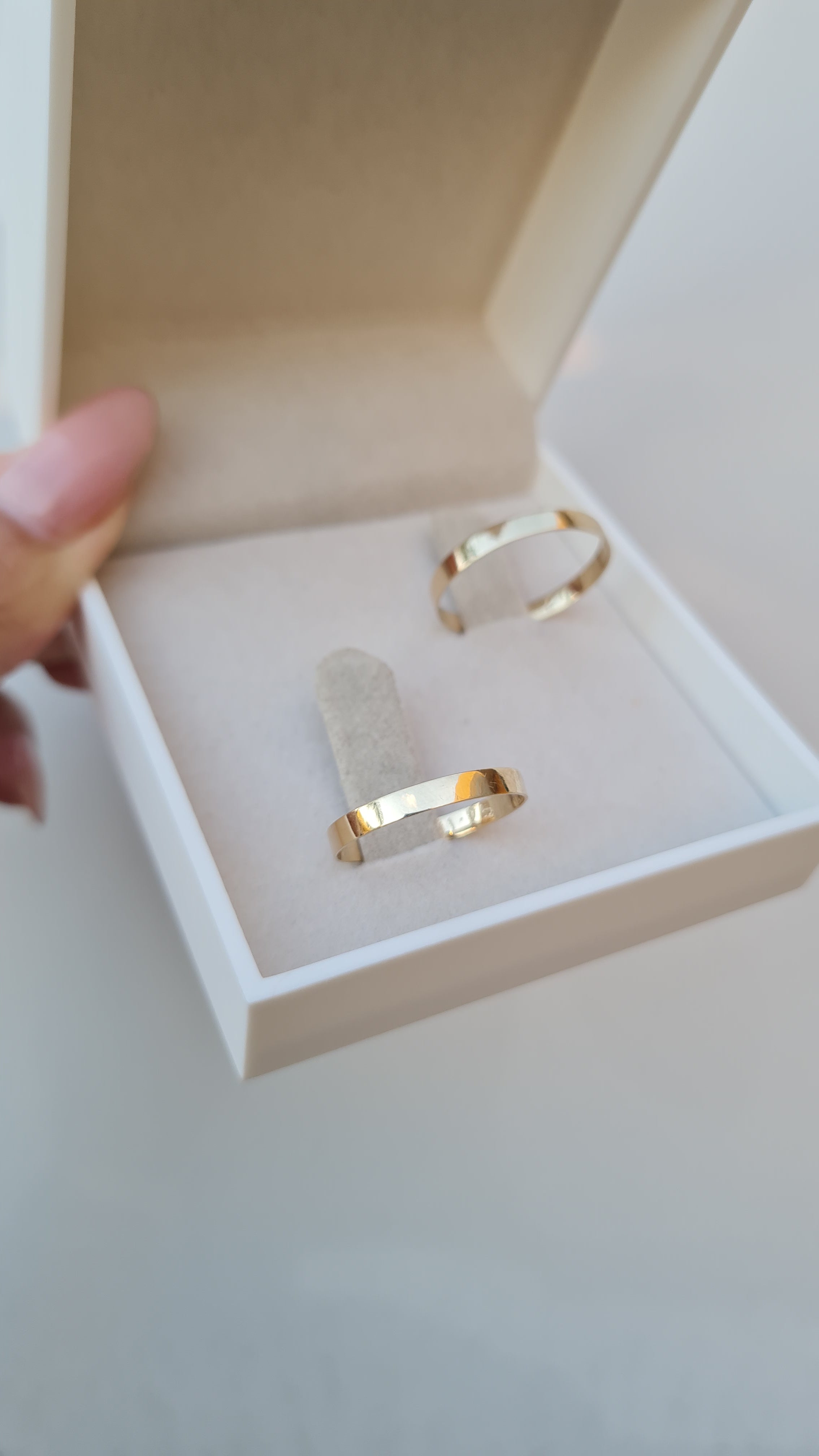 Aliança Quadrada em Ouro 18K – 2mm (Unidade)