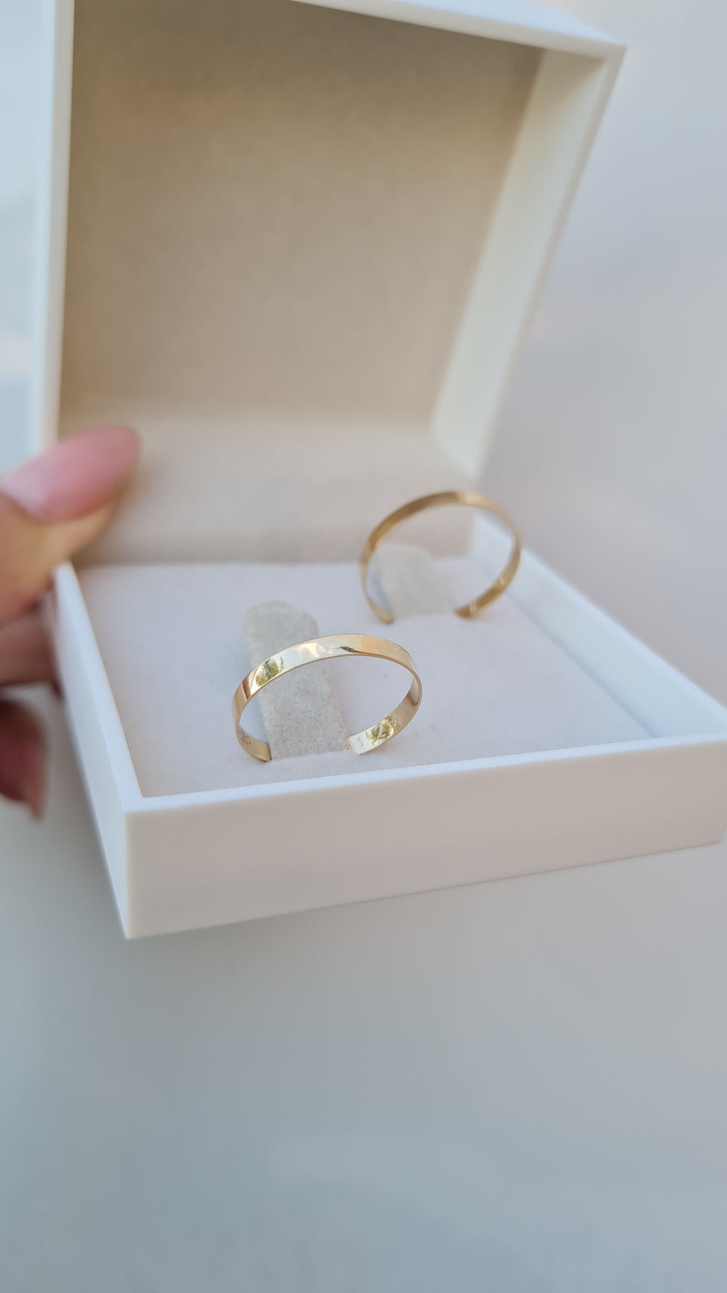 Aliança Quadrada em Ouro 18K – 2mm (Unidade)