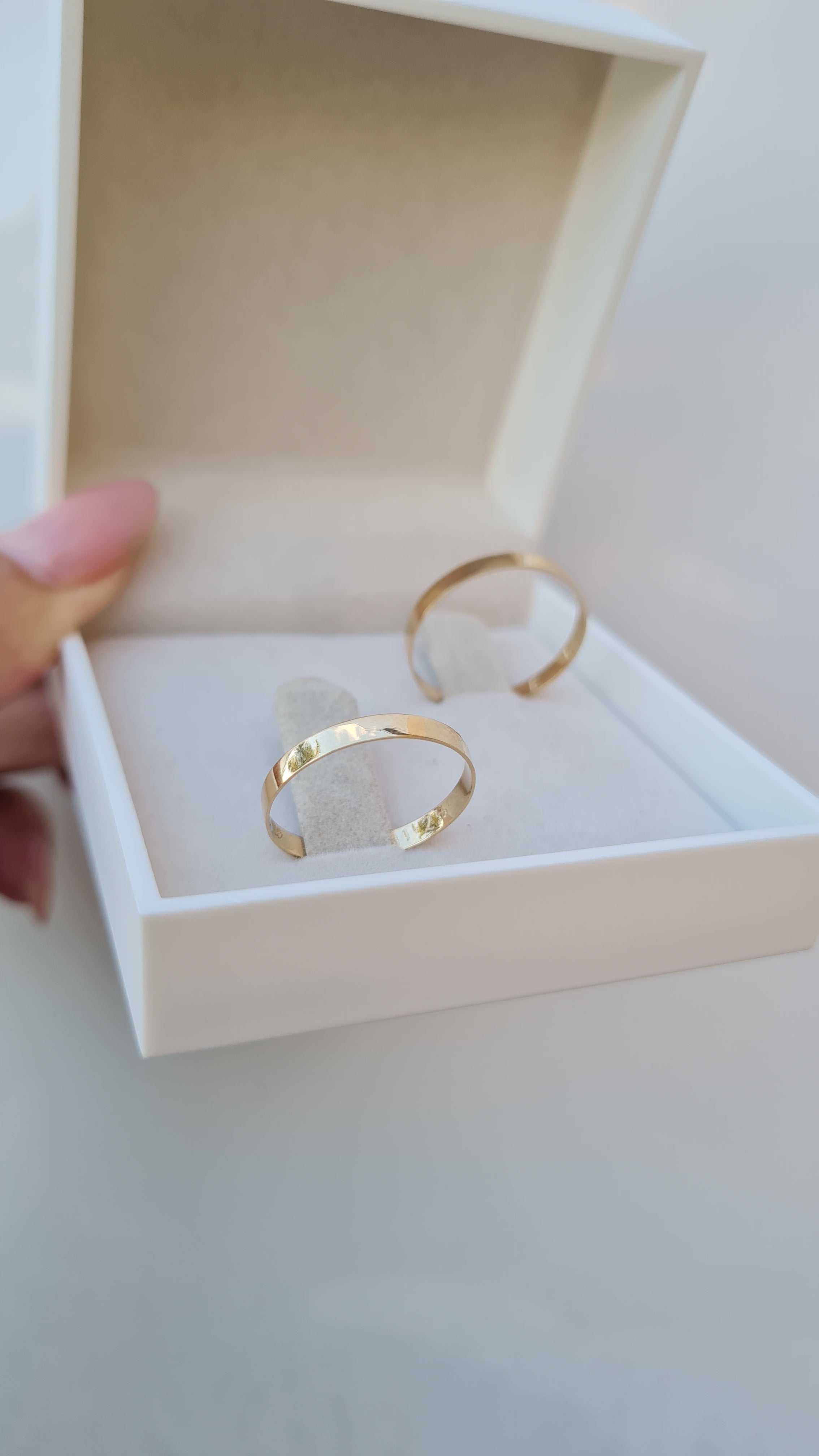 Aliança Quadrada em Ouro 18K – 2mm (Unidade)