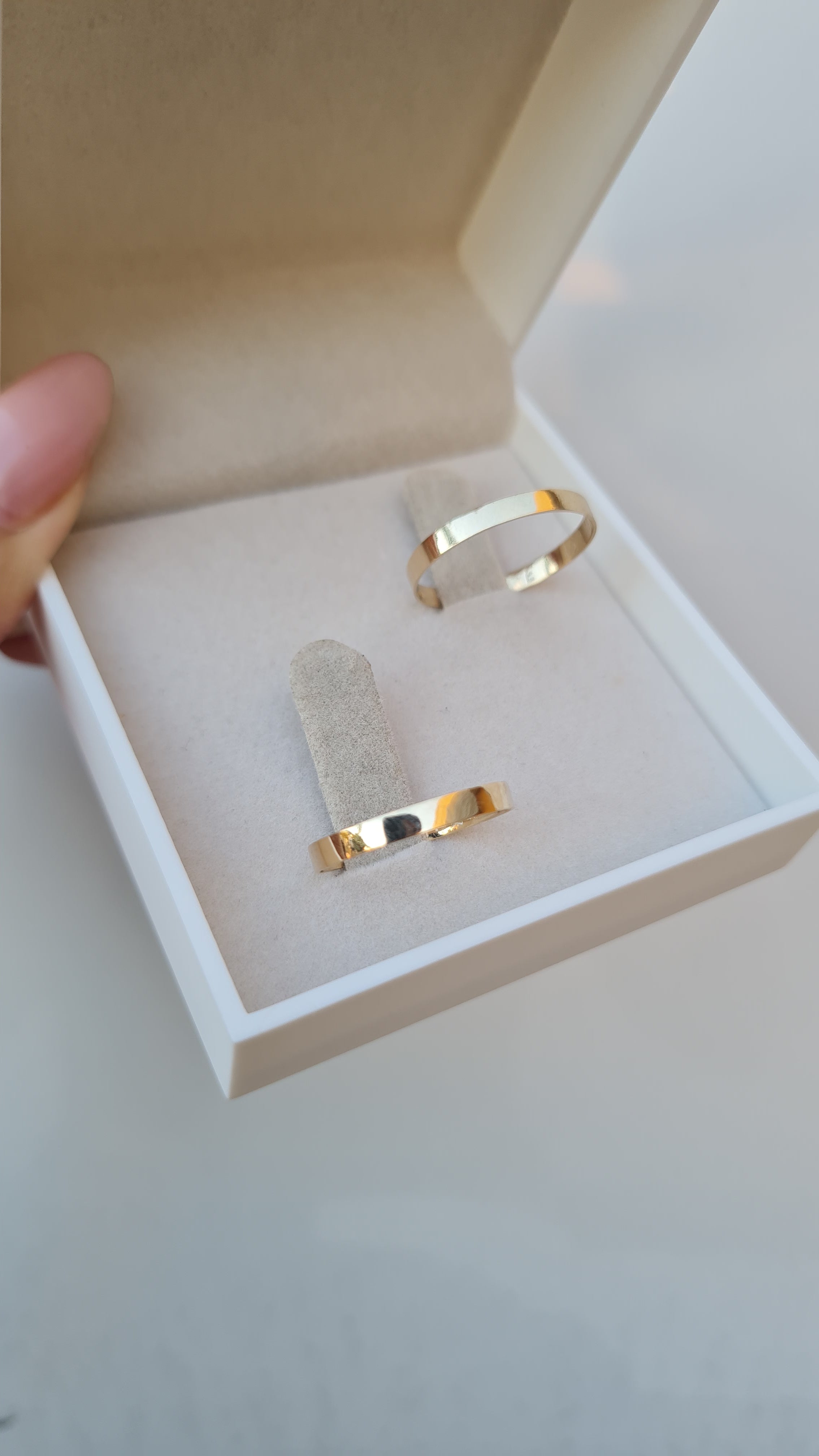 Aliança Quadrada em Ouro 18K – 2mm (Unidade)