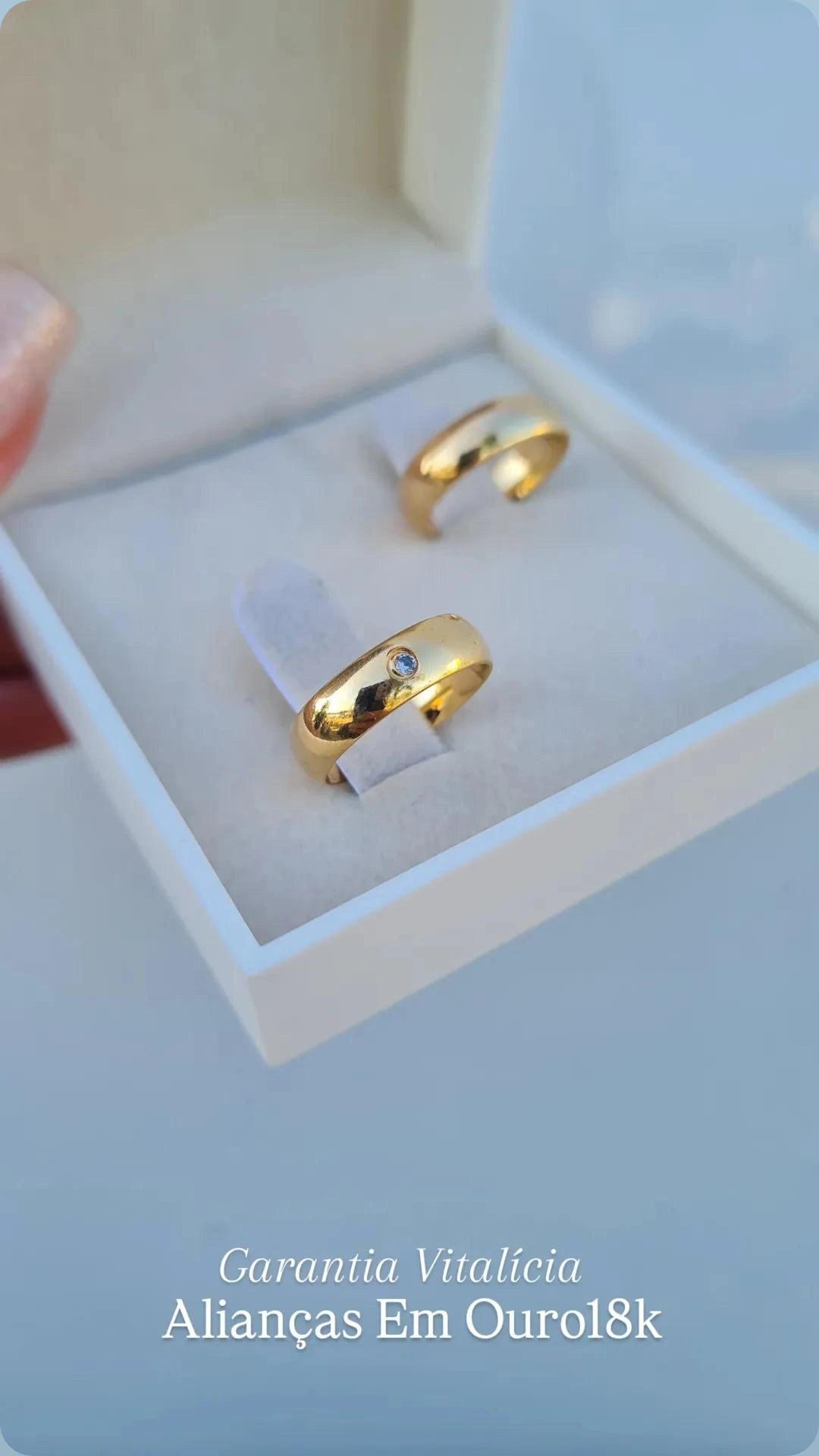 Aliança em Ouro 18K – Modelo Abaulado Clássico com Pedra (Unidade)