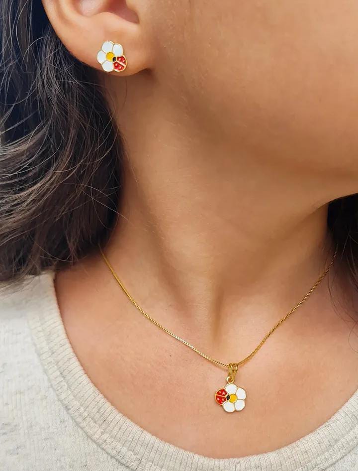 Conjunto Infantil Flor do Amor Semijoia 🐞🌼✨