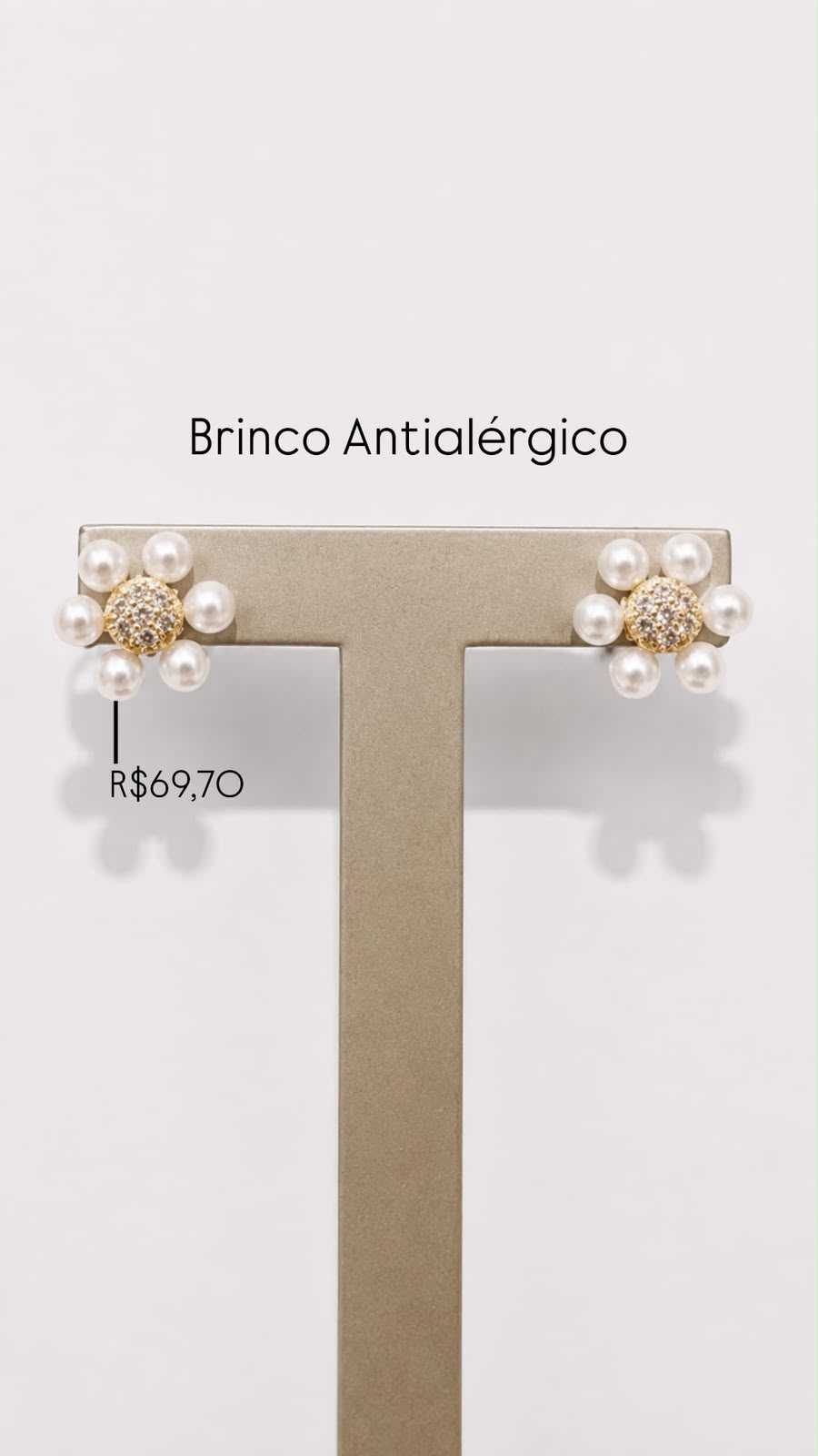 Brinco Flor de Pérola com Miolo Cravejado Antialérgico