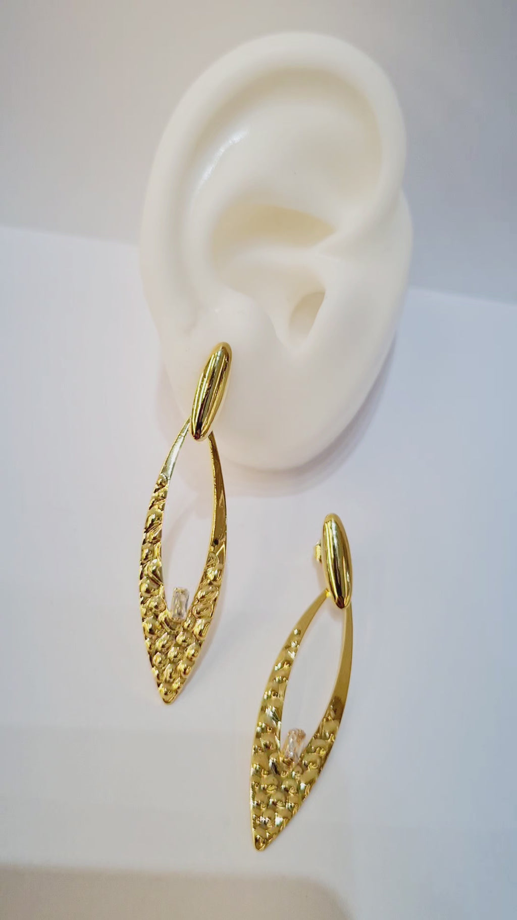 Brinco Alongado Texturizado