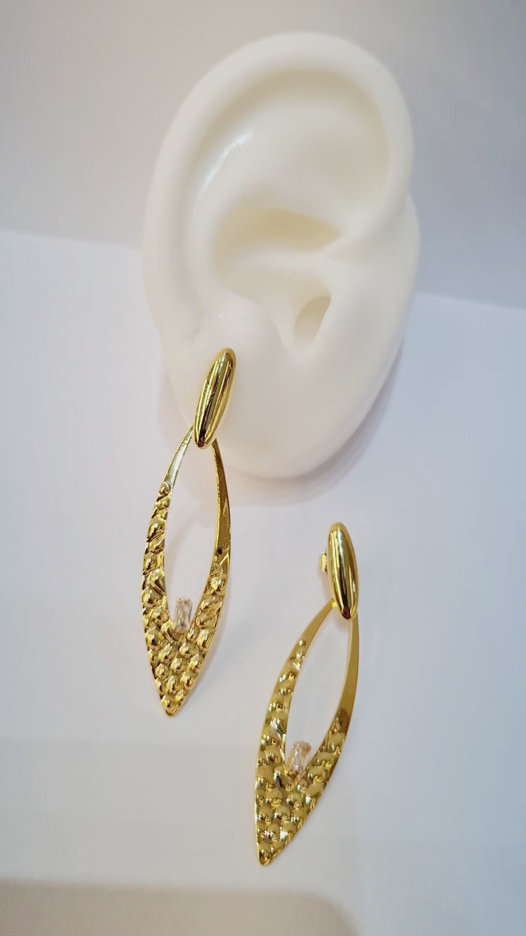 Brinco Alongado Texturizado